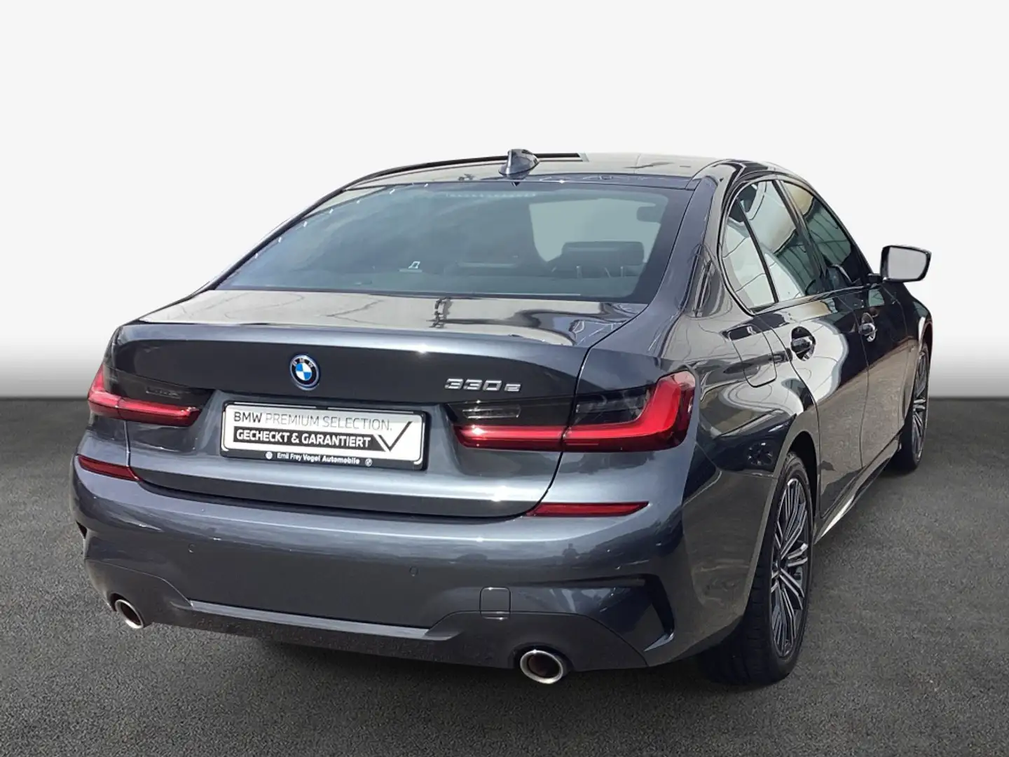 BMW 330 e Aut. M Sport Grijs - 2