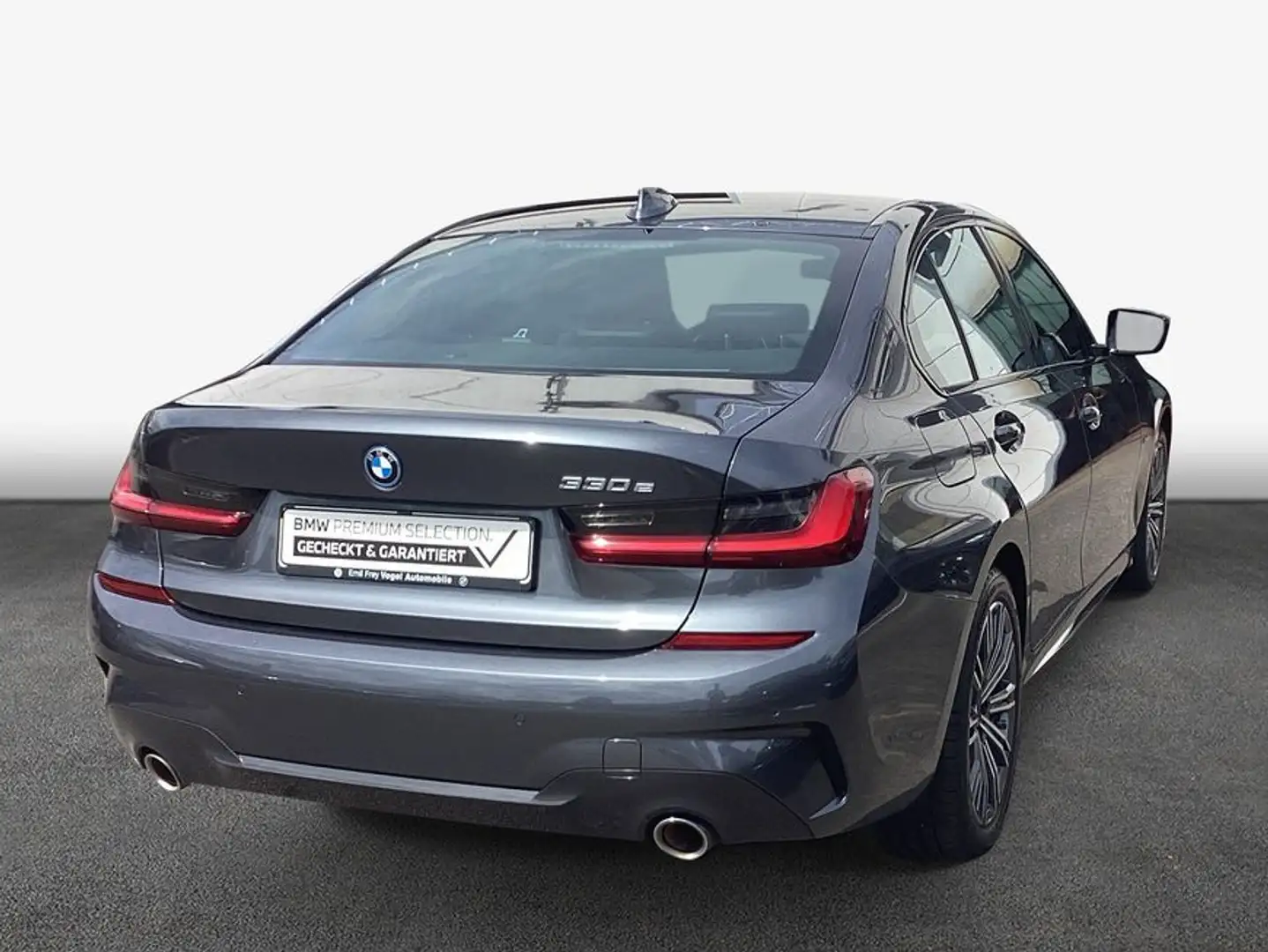 BMW 330 e Aut. M Sport Grau - 2