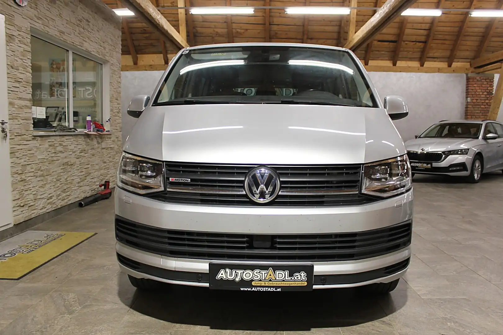 Volkswagen T6 Kombi LR 2,0 TDI 4Motion DSG/9-SITZER-TOP-AUSSTATTUNG! Silber - 2