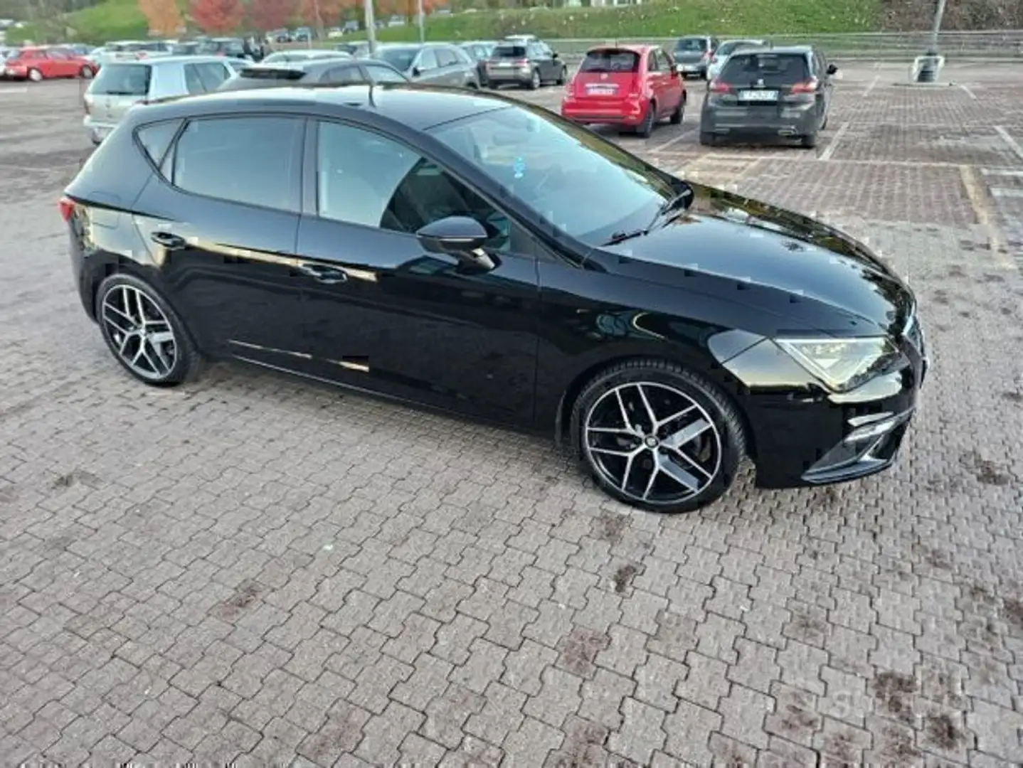 SEAT Leon SEAT LEON FR VALUTIAMO USATO/SCAMBIO Nero - 2