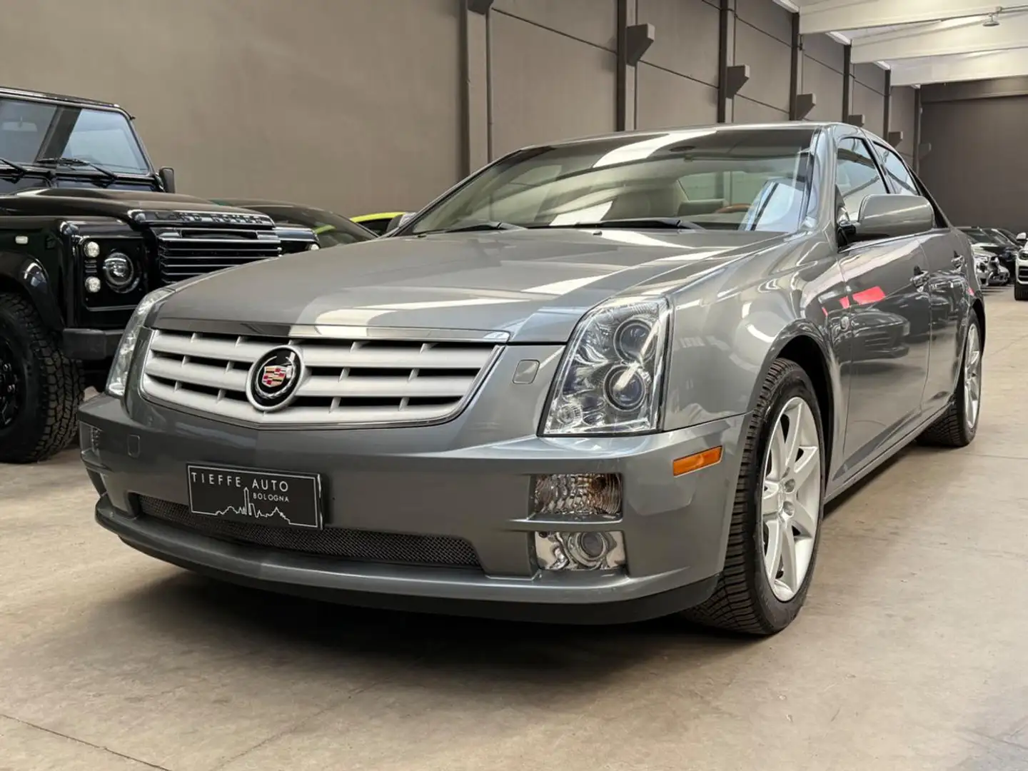 Cadillac STS 4.6 V8 aut. Elegance Silber - 1