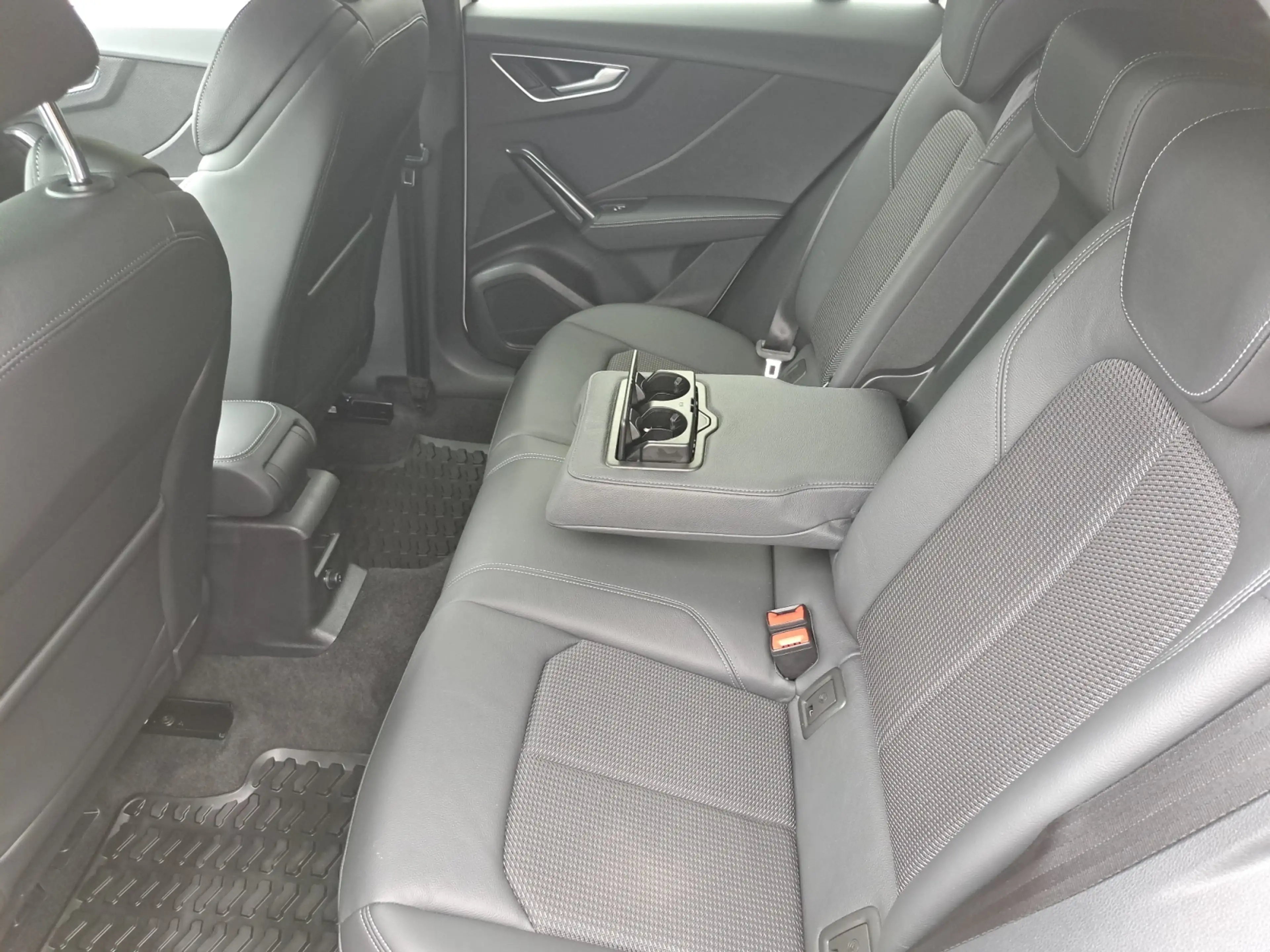 Audi SQ2 TFSI S tronic PANO AHK NAV SONOS KAM DWA MATRIX 1 — photo 12