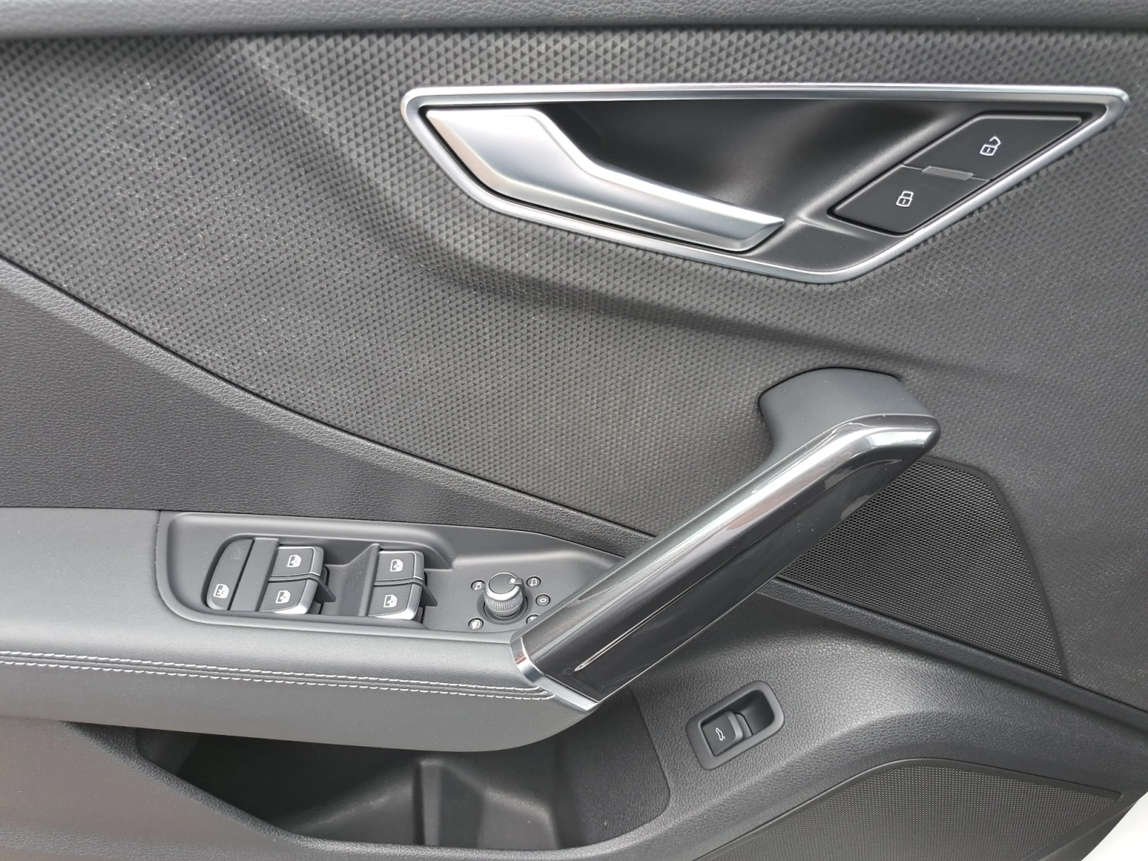 Audi SQ2 TFSI S tronic PANO AHK NAV SONOS KAM DWA MATRIX 1 — photo 15