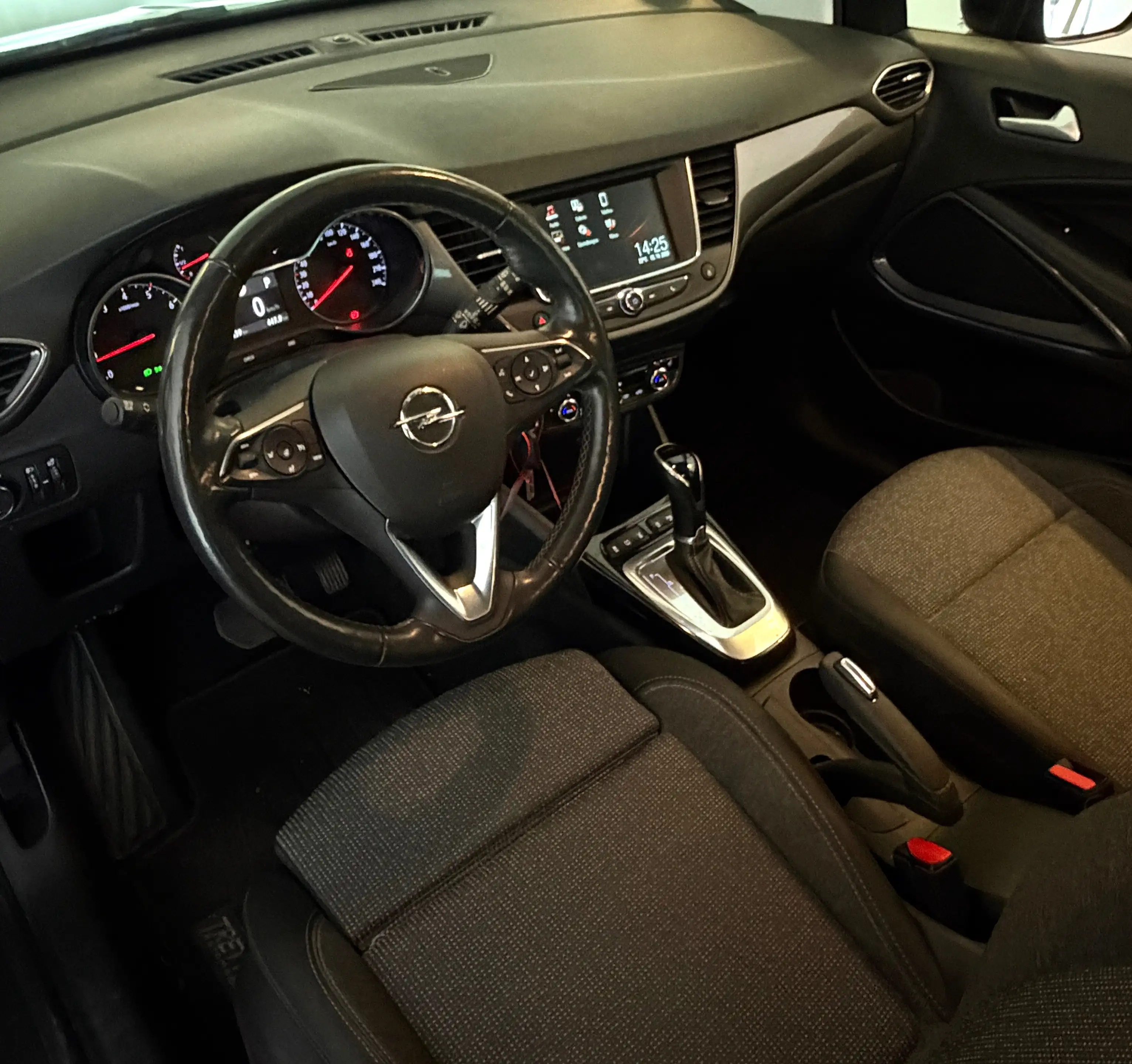 Opel Crossland X Elegance — photo 6