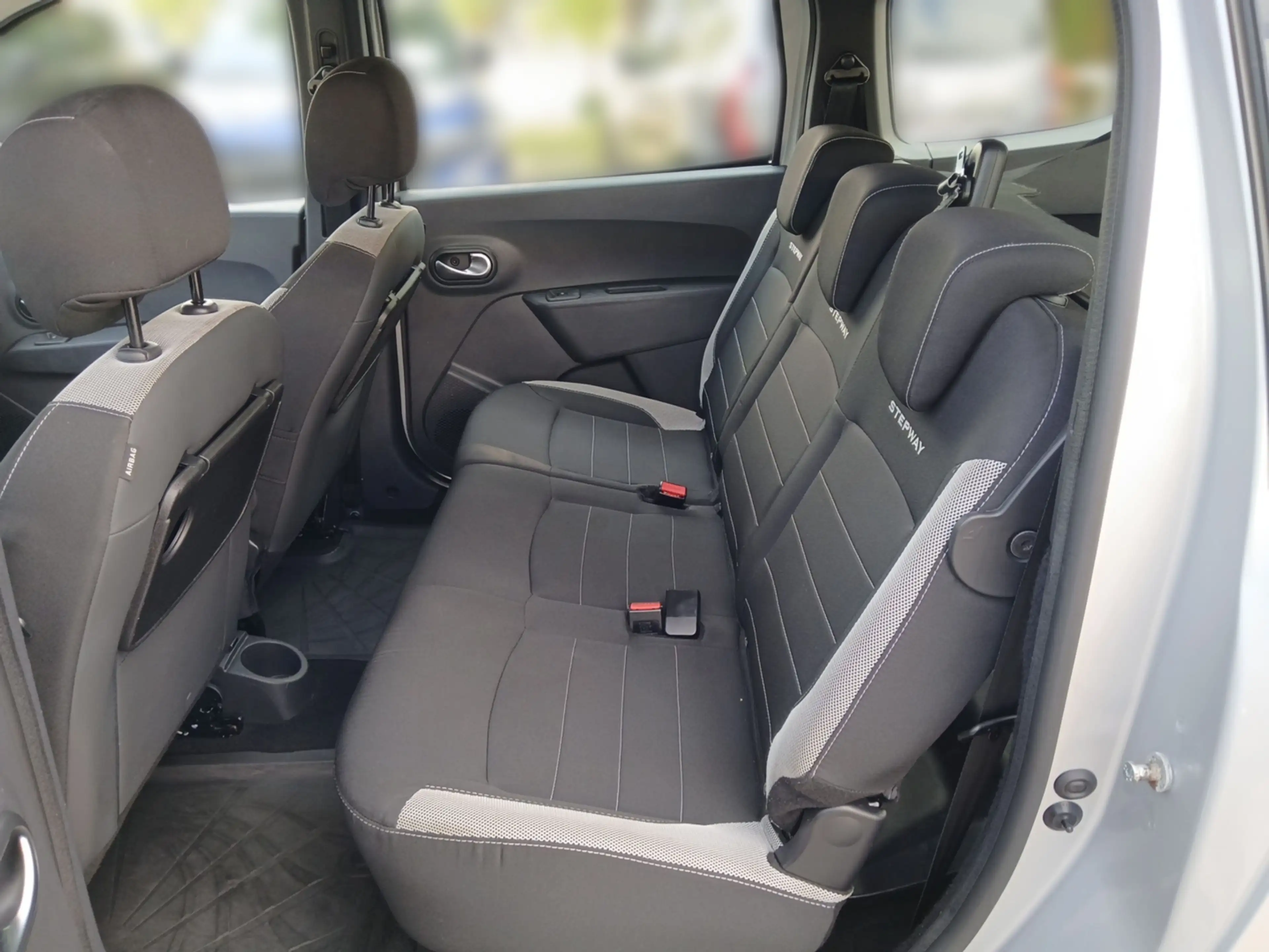 Dacia Lodgy LODGY Stepway TCe 115 S&S 5-sitzig — photo 9