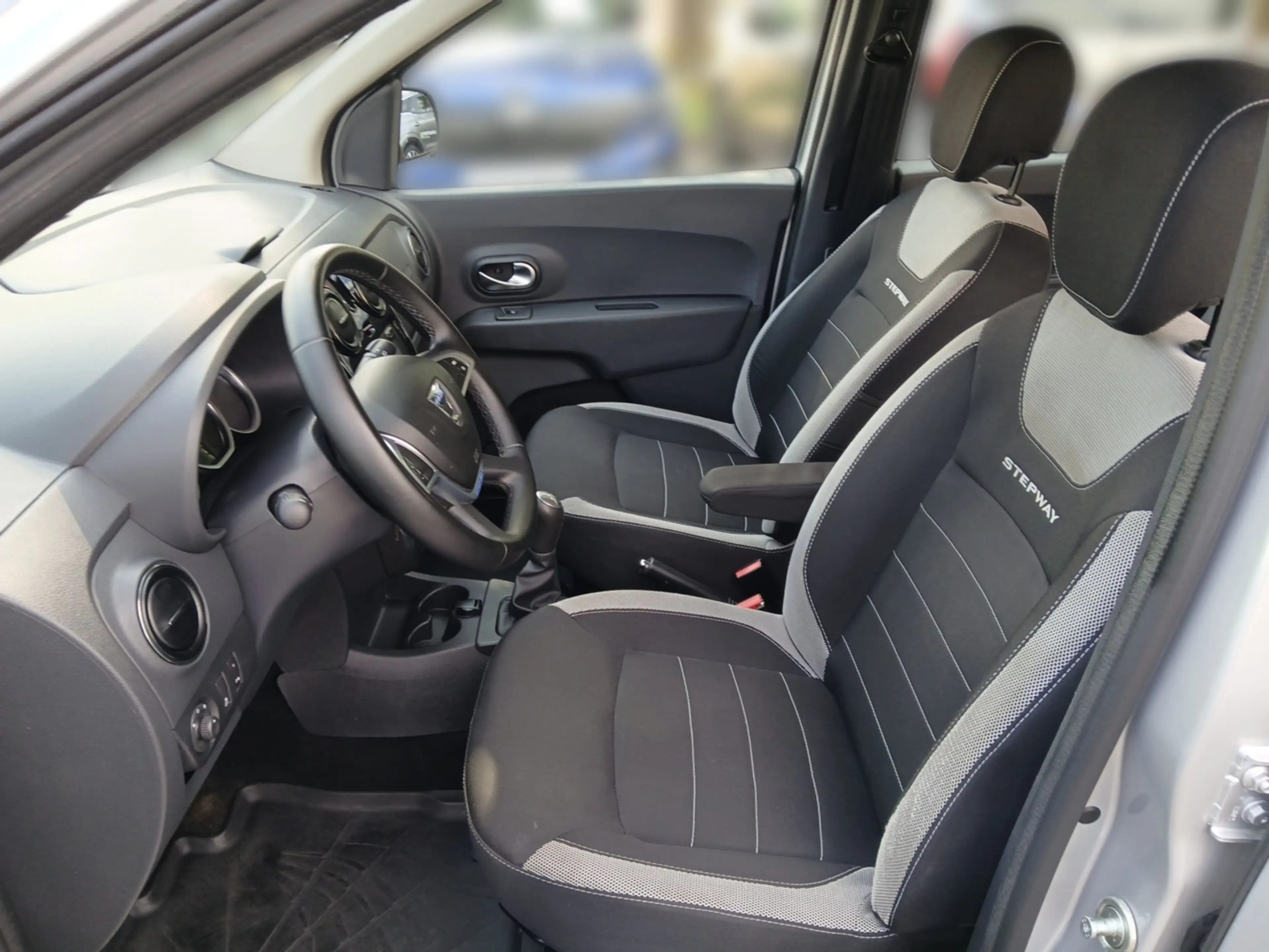 Dacia Lodgy LODGY Stepway TCe 115 S&S 5-sitzig — photo 8