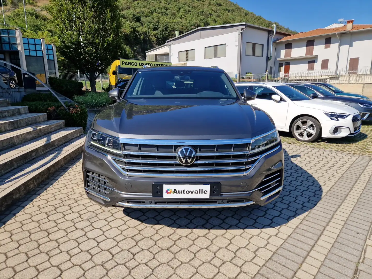 Volkswagen Touareg 3.0 V6 TDI SCR Elegance Gris - 2