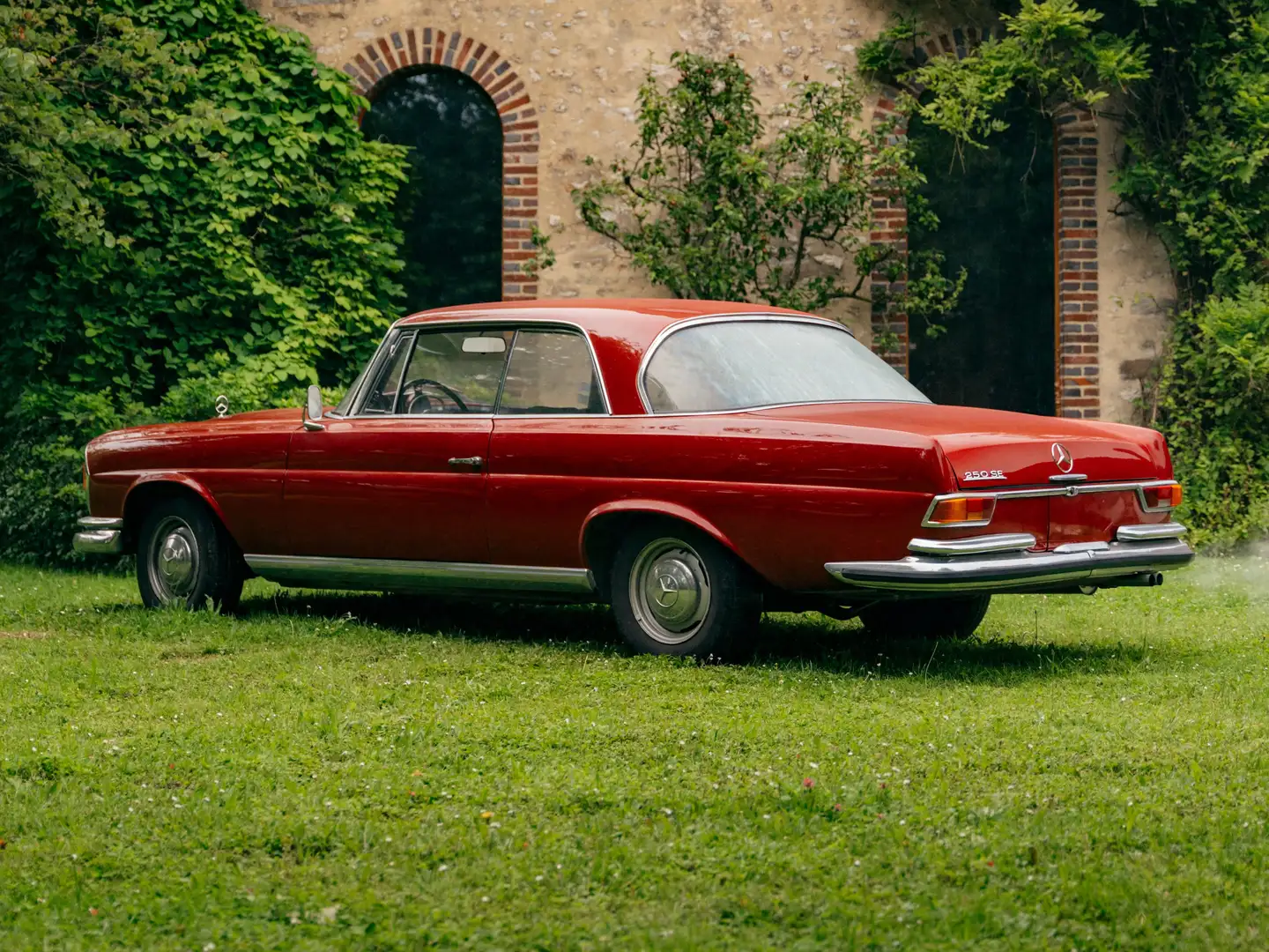 Mercedes-Benz 250 SE W11 Roşu - 2