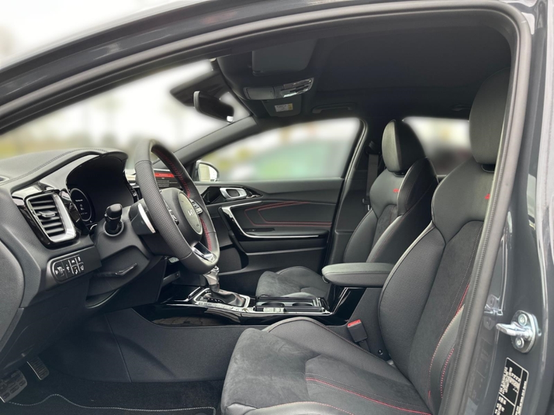 Kia ProCeed / pro_cee'd GT 1.6T DCT7 Glasdach Komfort Kamera ACC JBL-Sound — photo 7