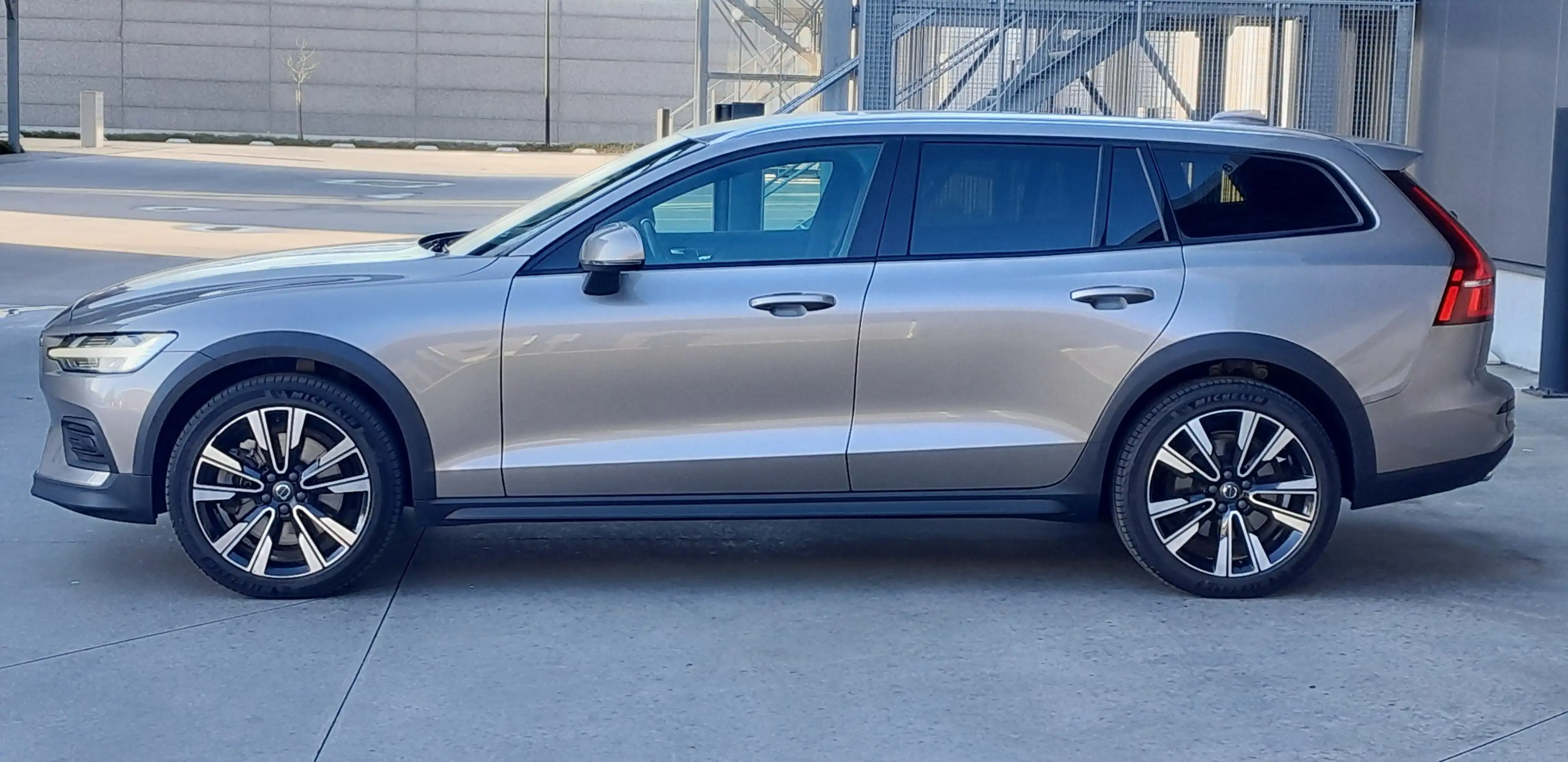 Volvo V60 Cross Country D3 AWD Geartronic — photo 6