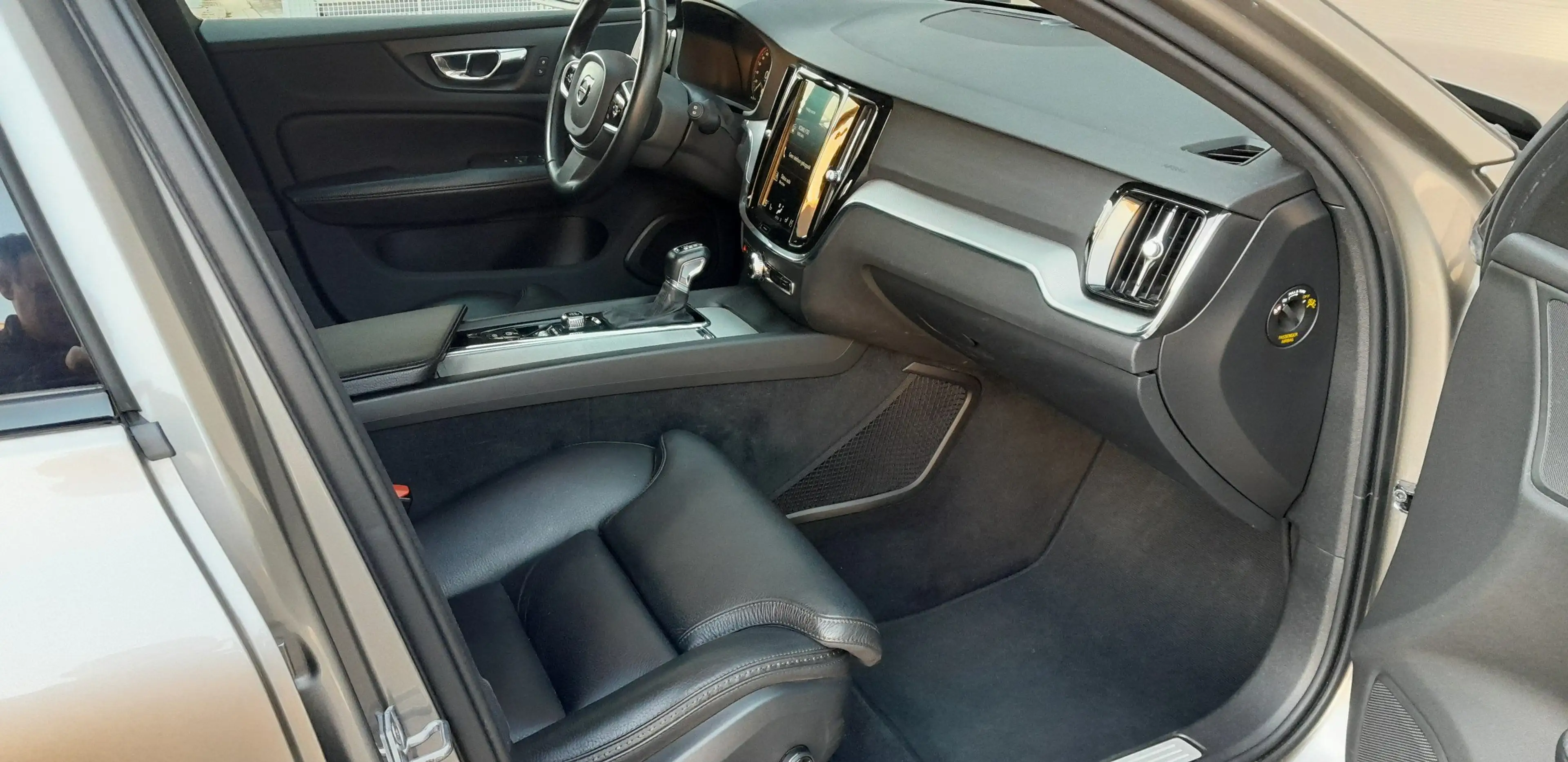 Volvo V60 Cross Country D3 AWD Geartronic — photo 12