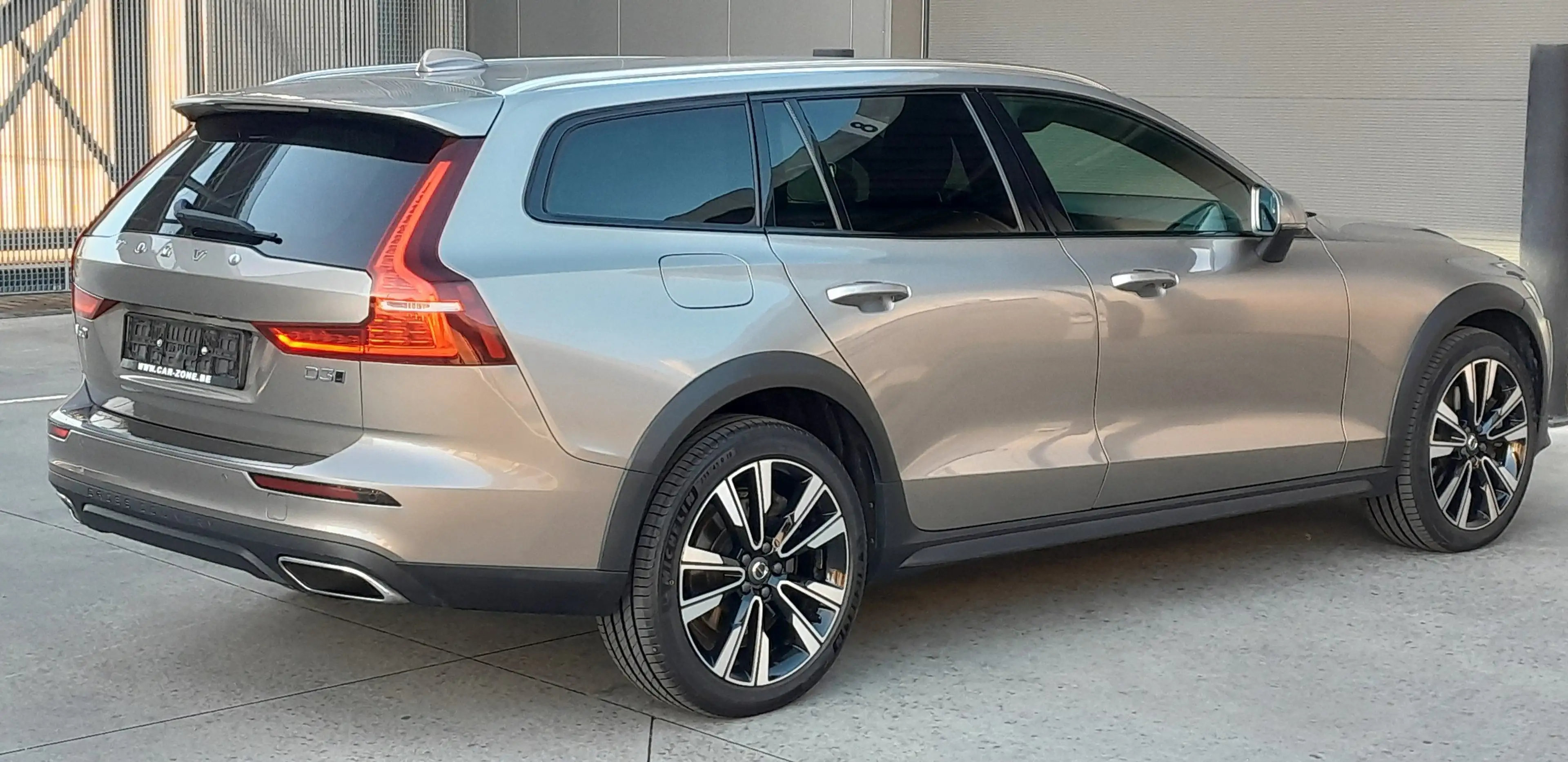 Volvo V60 Cross Country D3 AWD Geartronic — photo 2