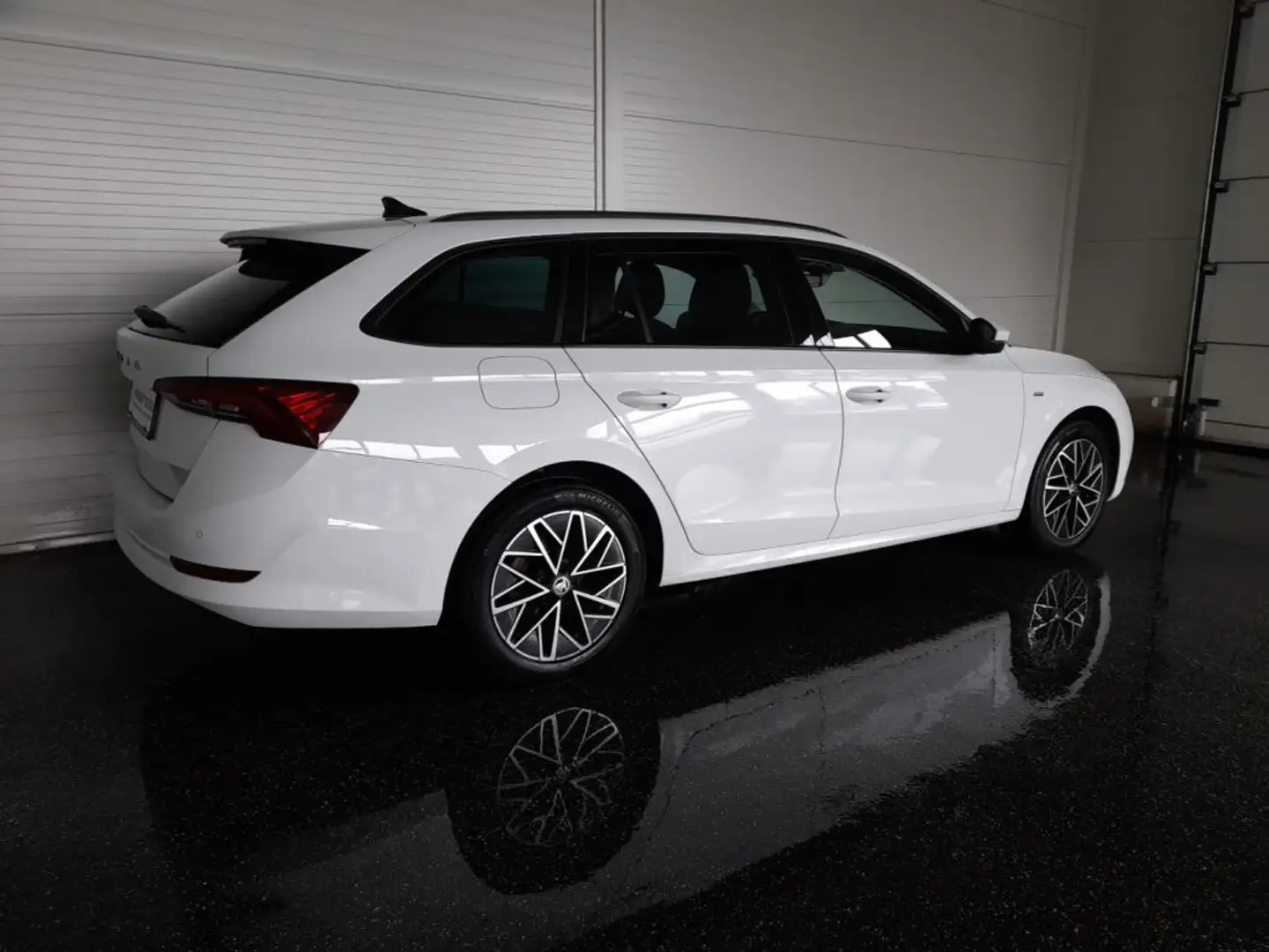 Skoda Octavia Combi 2,0 TDI DSG *LED MIT FLA & DYN BLINKER / 17 ZOLL / VIRTUELL / NAVI / SPORT MASSAGESITZ* Weiß - 2