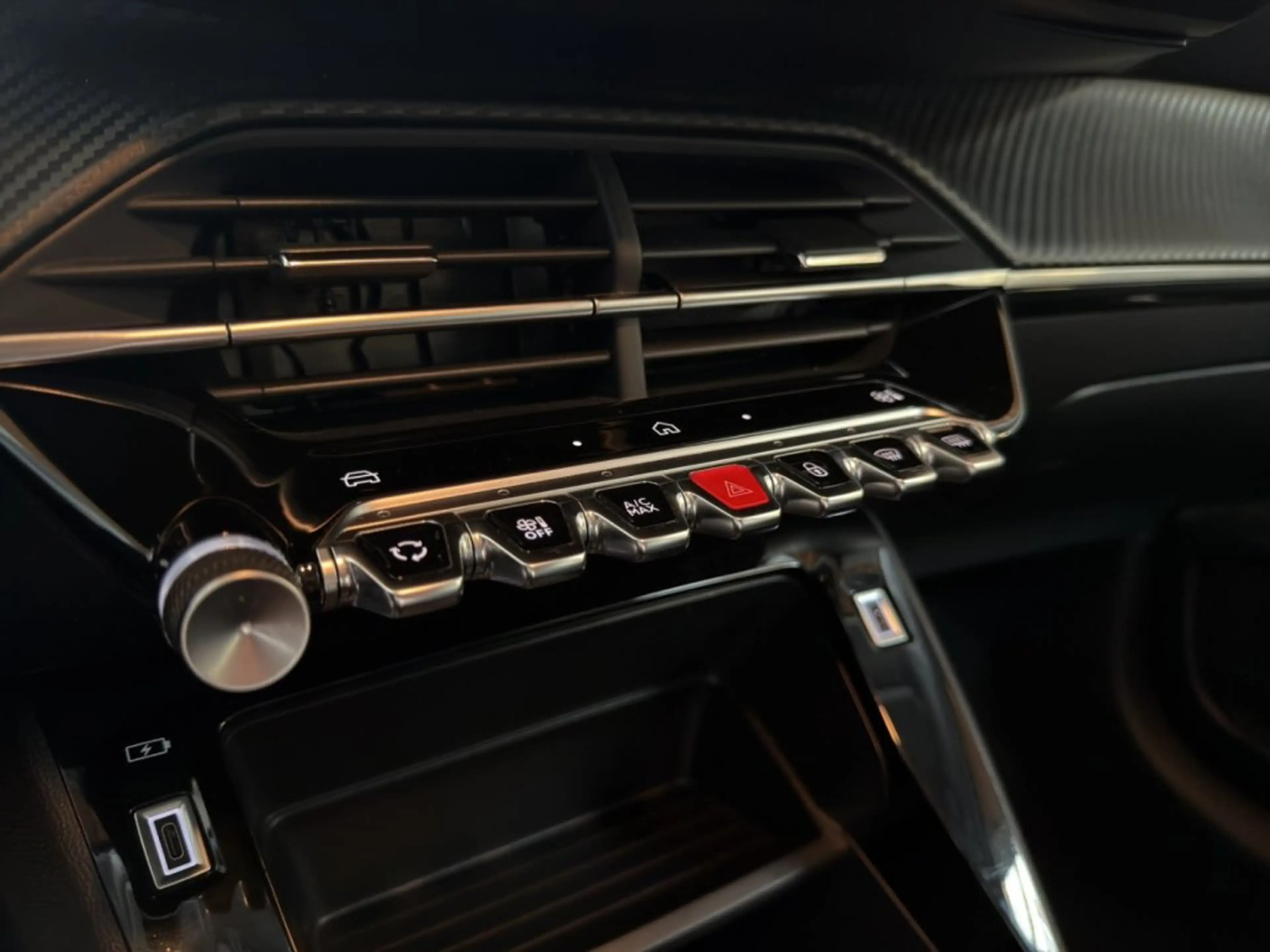 Peugeot 208 Active Benzin 100 — photo 10