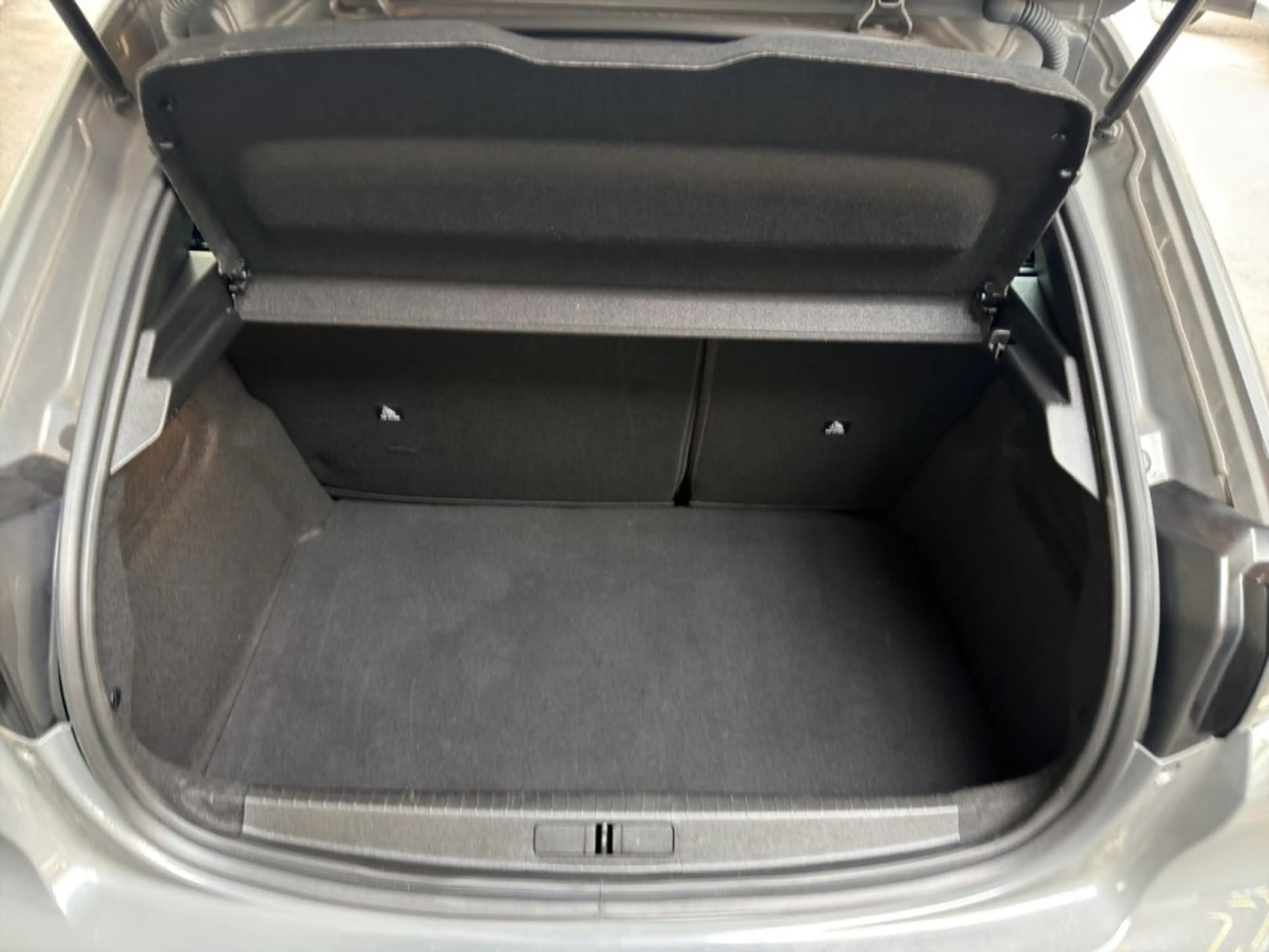 Peugeot 208 Active Benzin 100 — photo 5