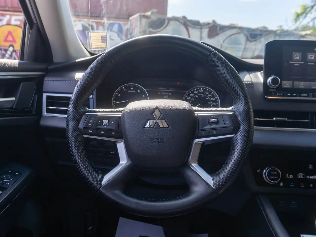 Mitsubishi Outlander снимка Mitsubishi Outlander