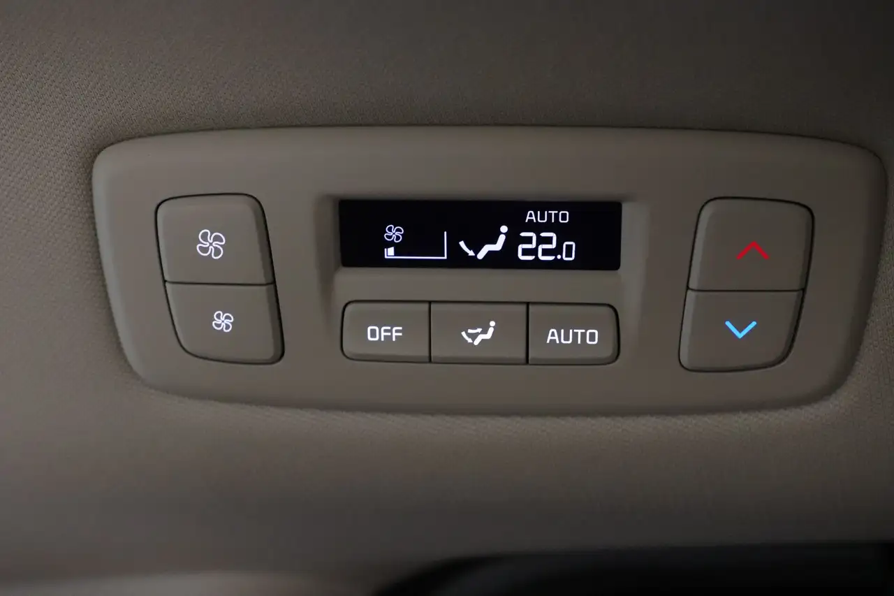 Kia Carnival снимка Kia Carnival