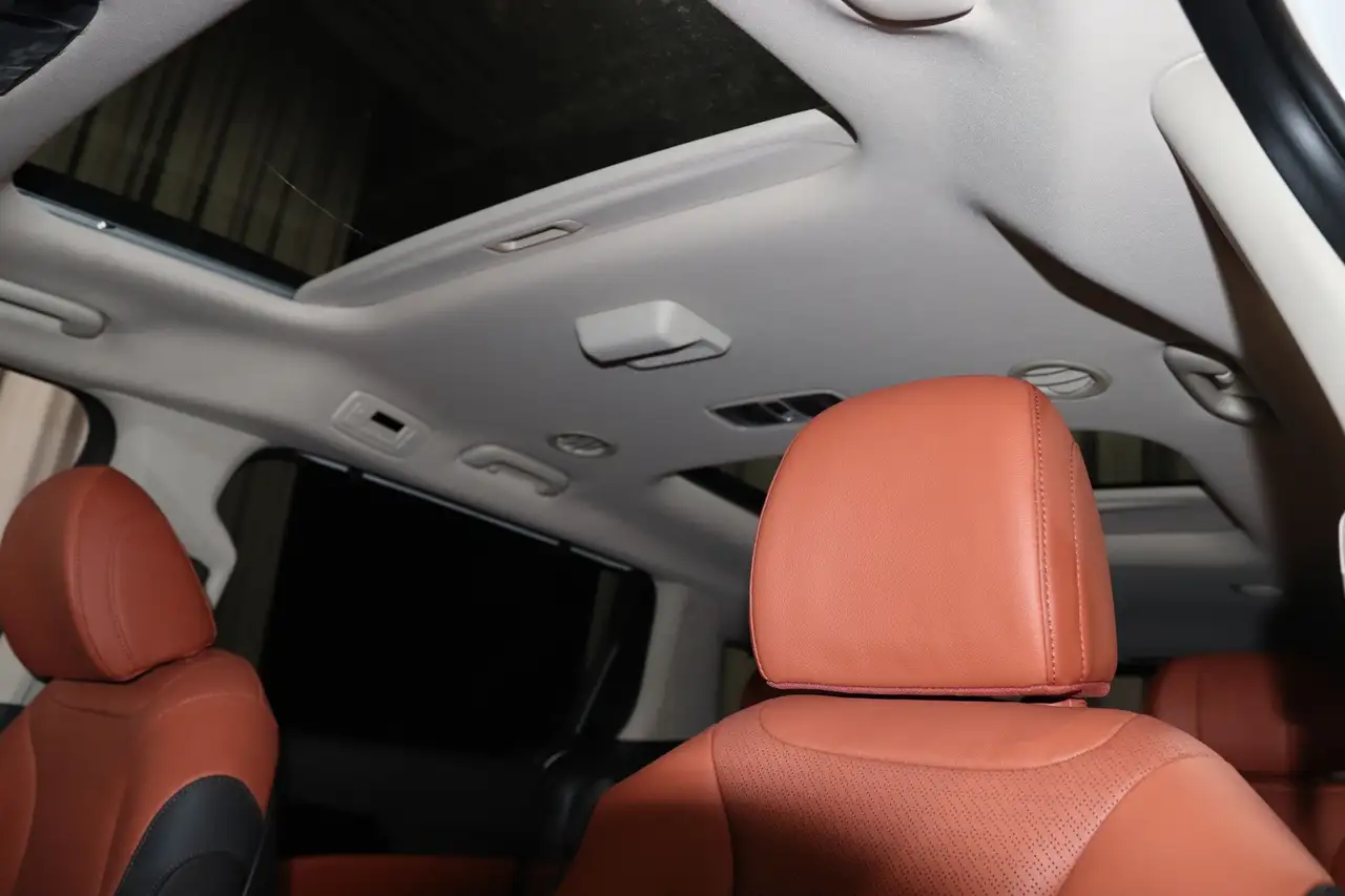 Kia Carnival снимка Kia Carnival