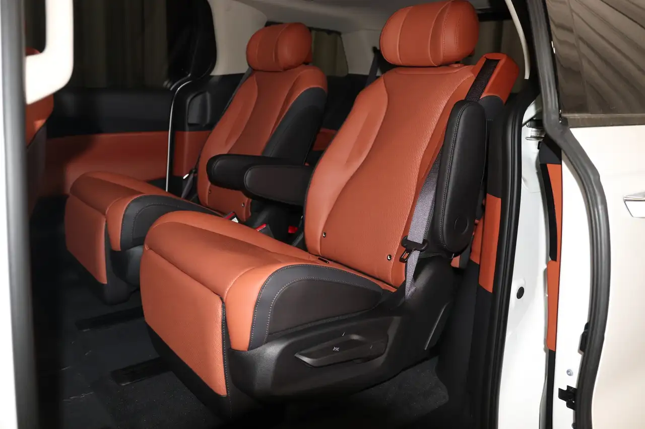 Kia Carnival снимка Kia Carnival