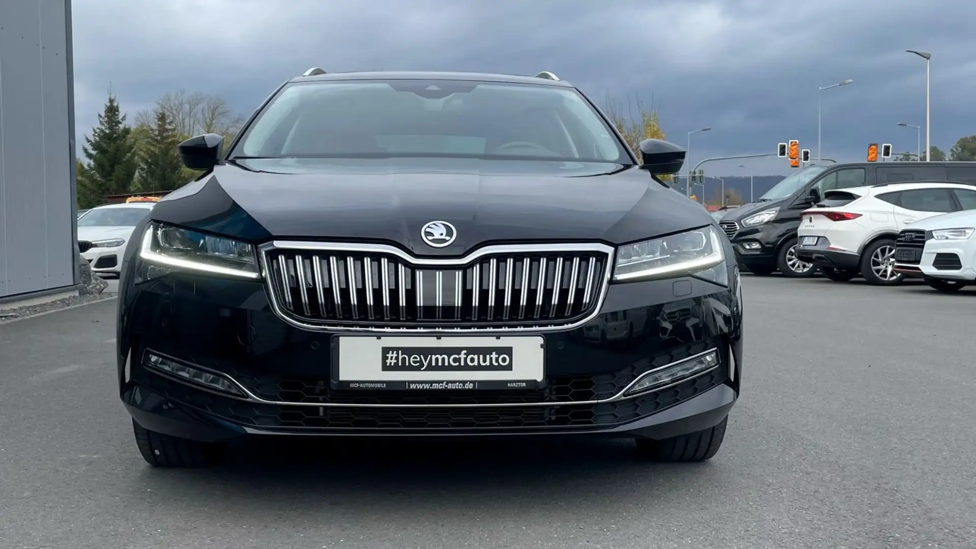 Skoda Superb Combi TSI DSG Business Pano*ACC*Leder Schwarz - 2