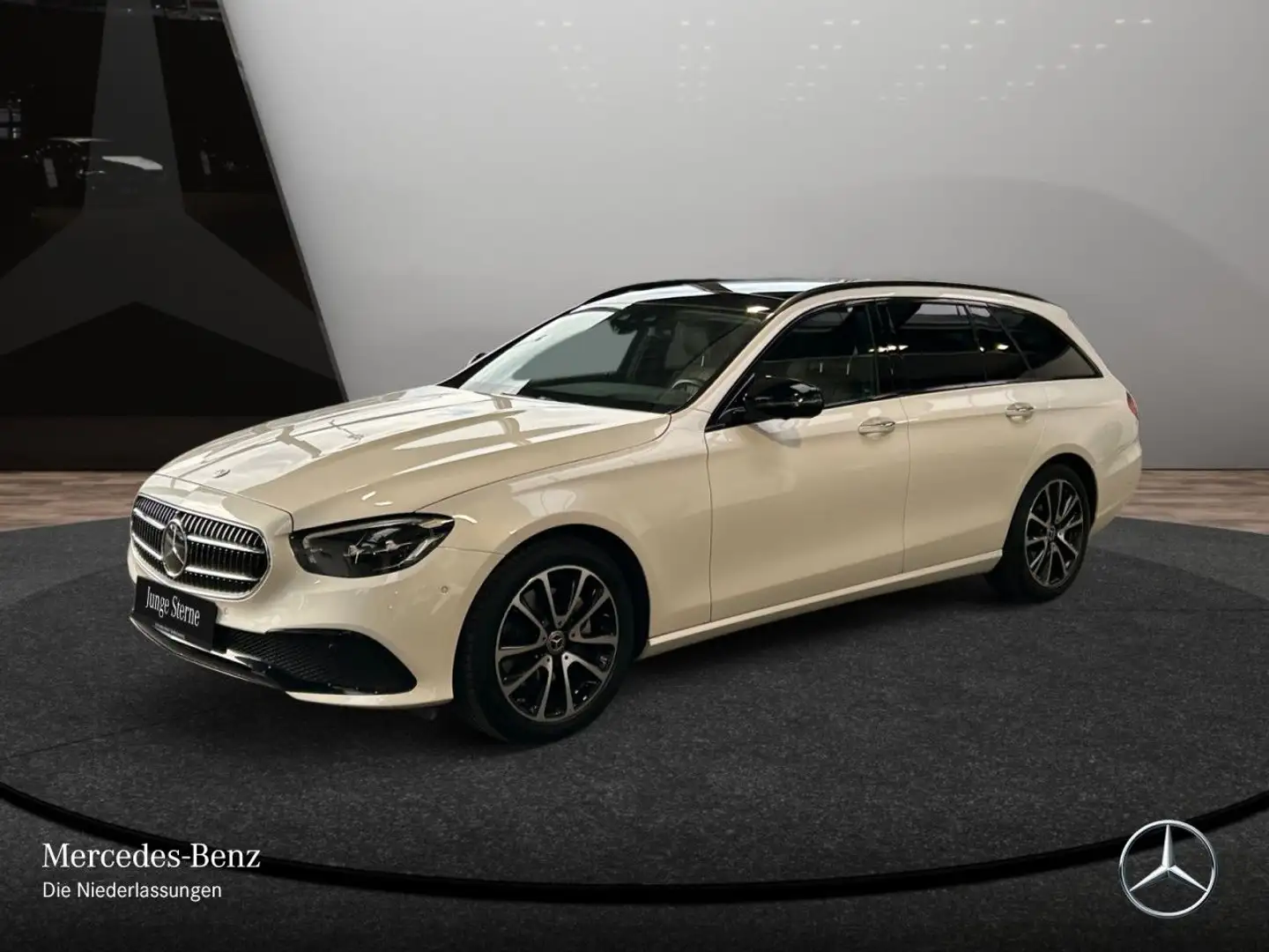 Mercedes-Benz E 200 T AVANTG+NIGHT+PANO+360+AHK+LED+FAHRASS+HUD Blanc - 2