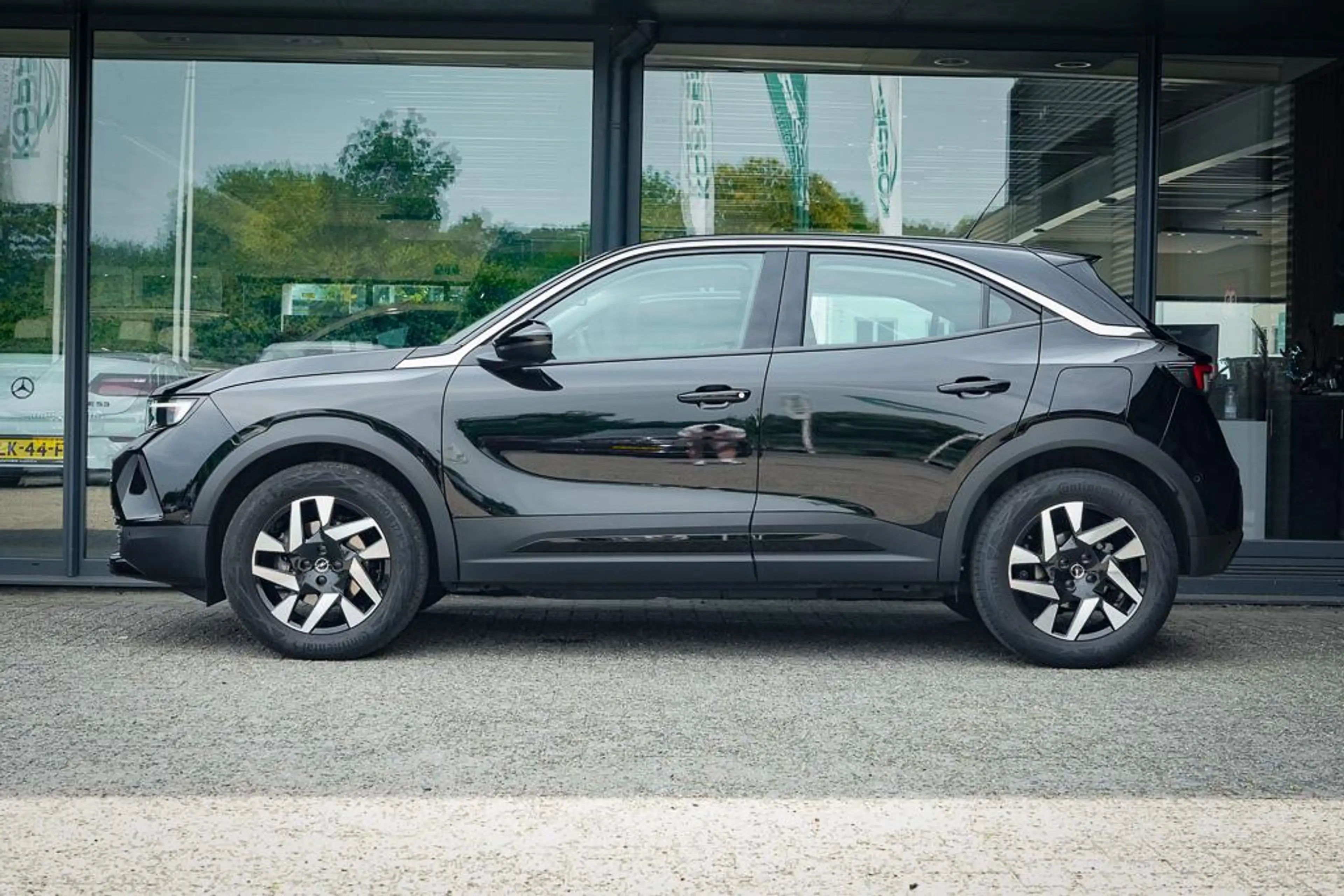 Opel Mokka-E Edition 50 kWh / Warmtepomp / Zwart Metallic / 1 E — photo 3