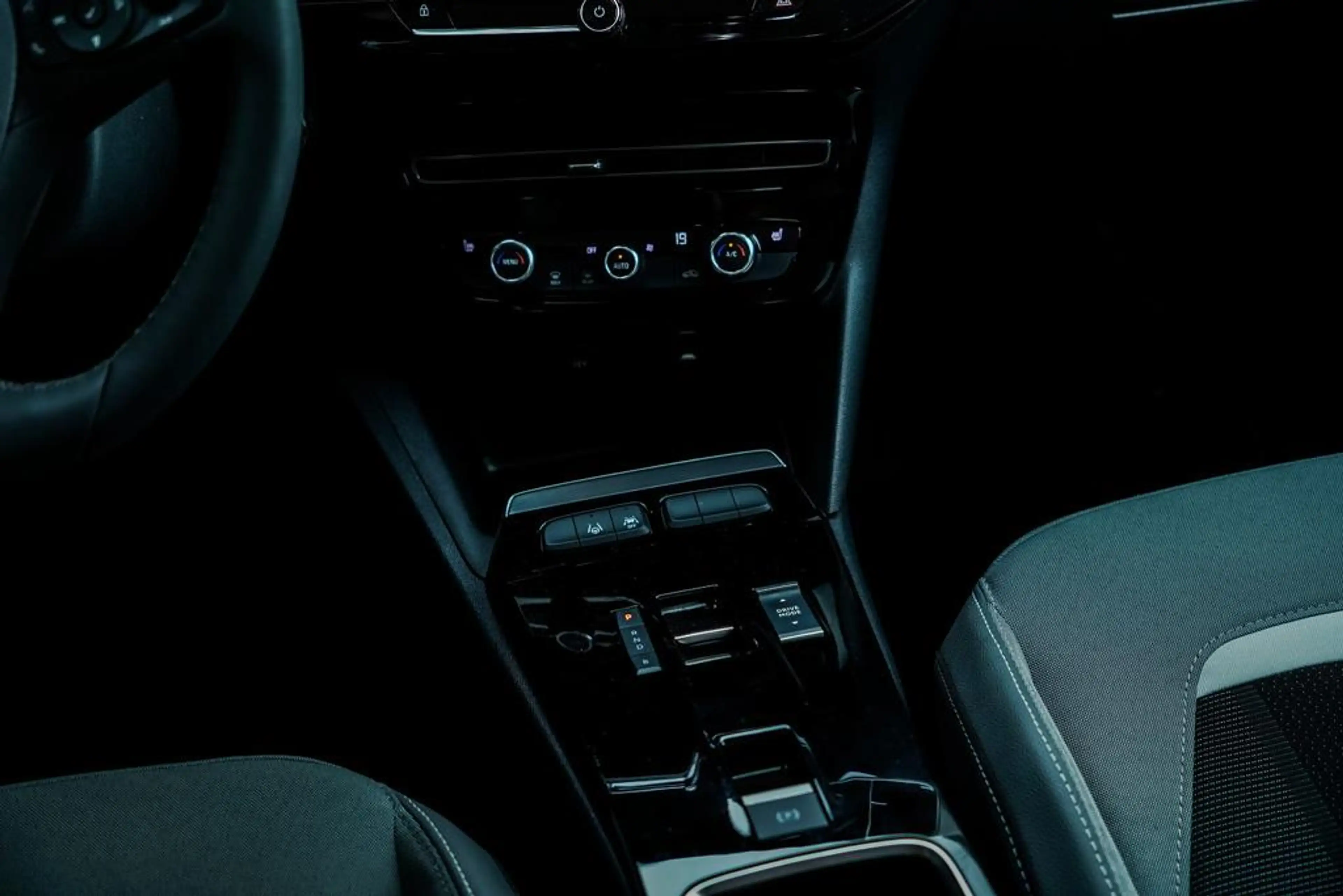 Opel Mokka-E Edition 50 kWh / Warmtepomp / Zwart Metallic / 1 E — photo 22
