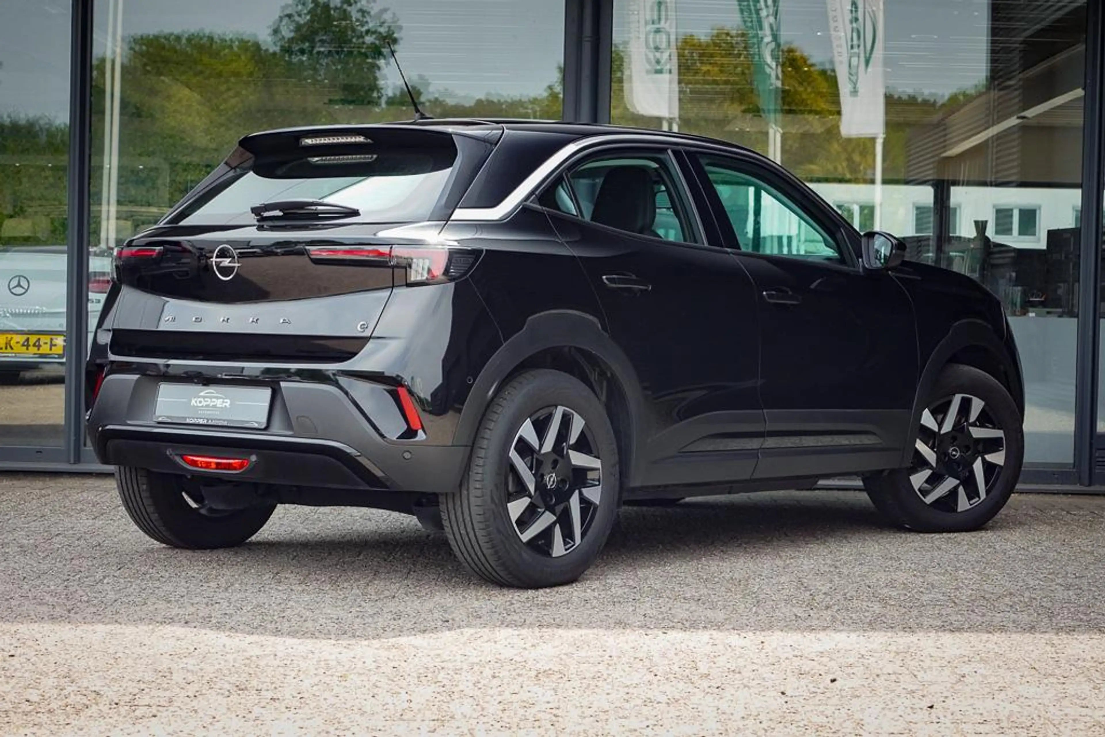 Opel Mokka-E Edition 50 kWh / Warmtepomp / Zwart Metallic / 1 E — photo 4