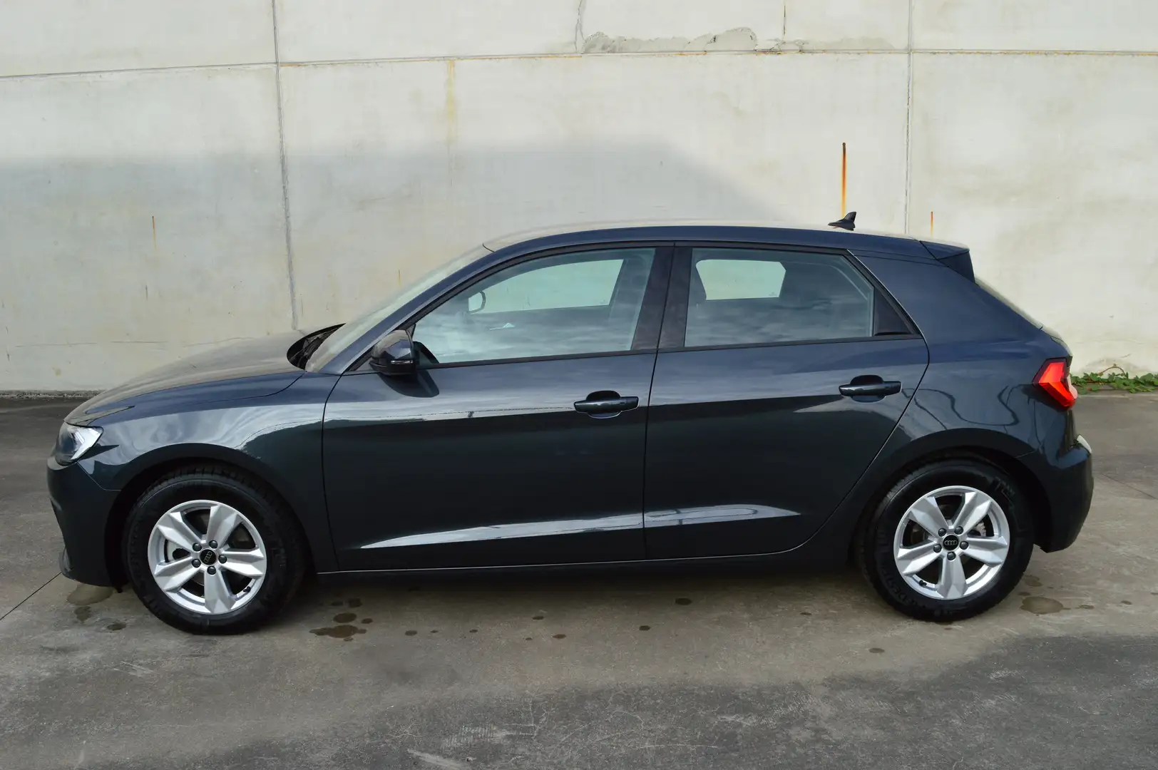Audi A1 Sportback Advanced 30 TFSI 110Pk / Carplay / Led Grijs - 2