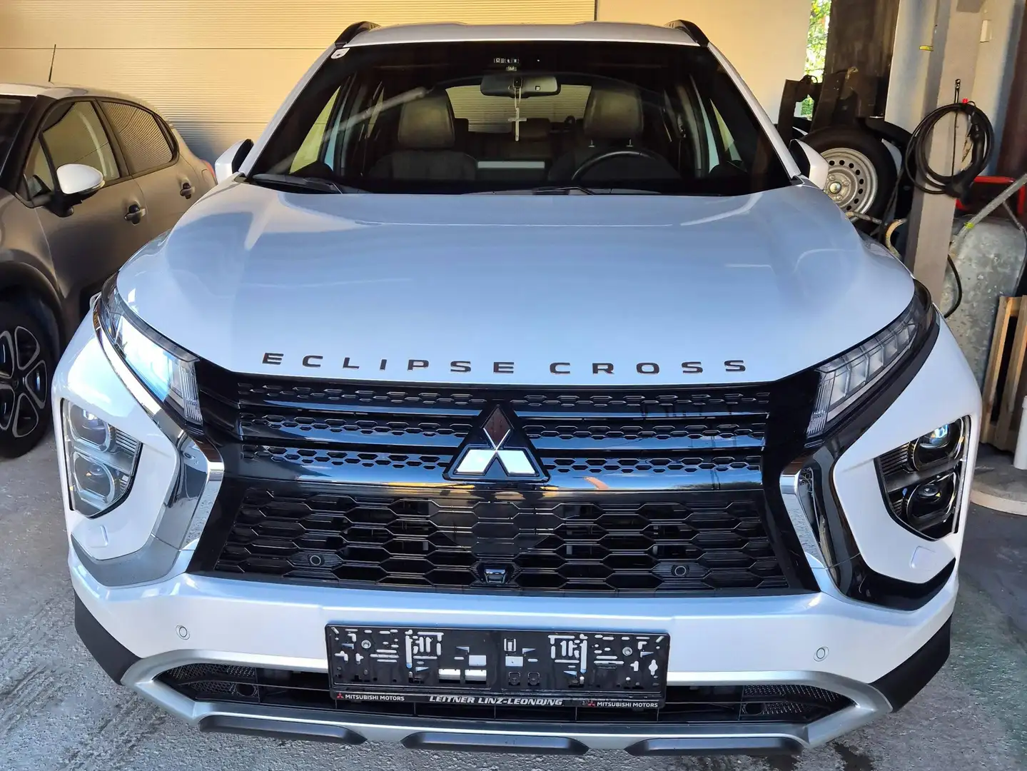 Mitsubishi Eclipse Cross Eclipse Cross 2,4 PHEV 4WD Intense  CVT Aut. Intense Weiß - 1