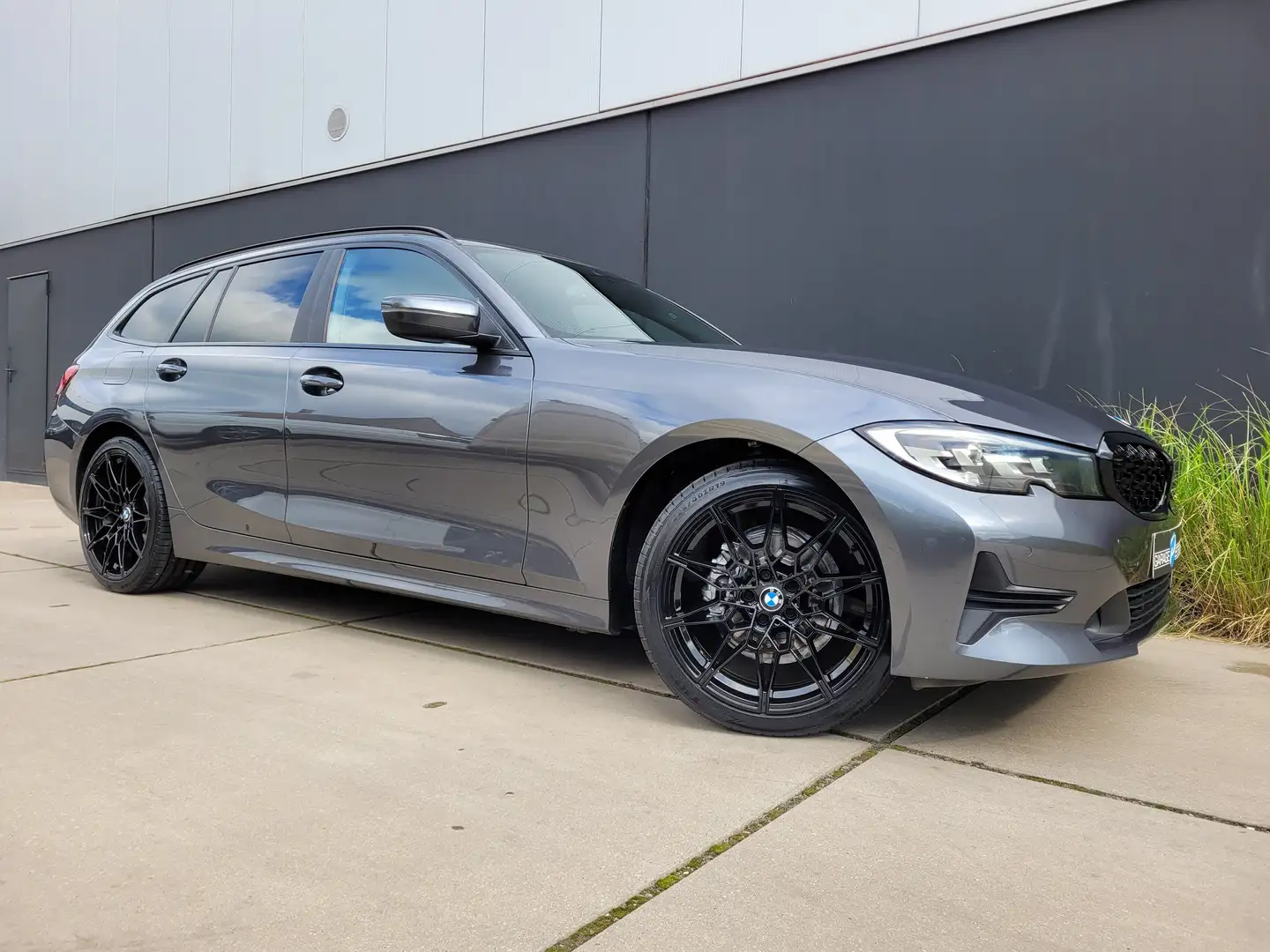 BMW 318 dA*AUT.*HIFI*M-SPORTSTUUR*NAVI*APPLE CAR PLAY*DAB* Gris - 1