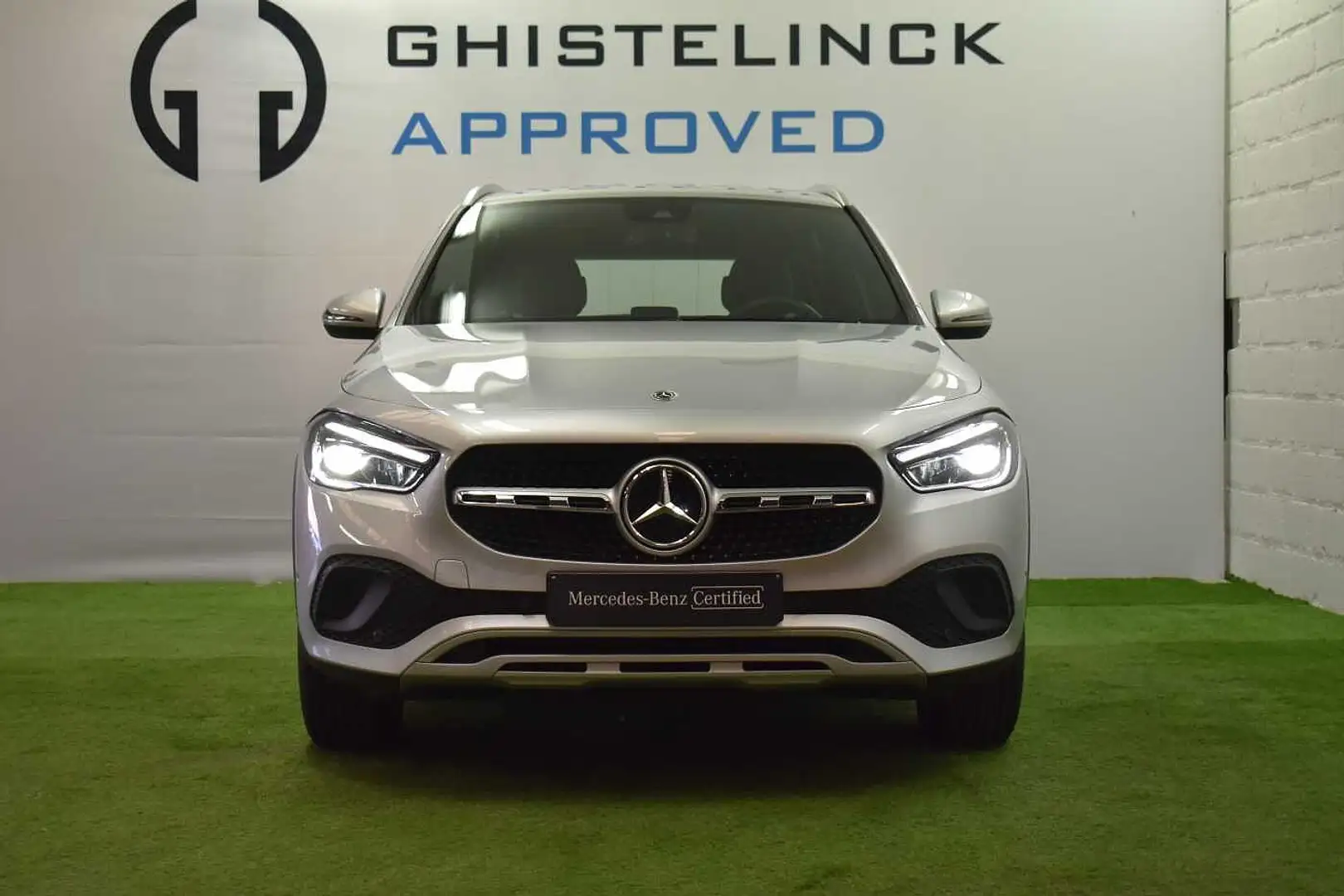 Mercedes-Benz GLA 180 d Off-Roader Argent - 2