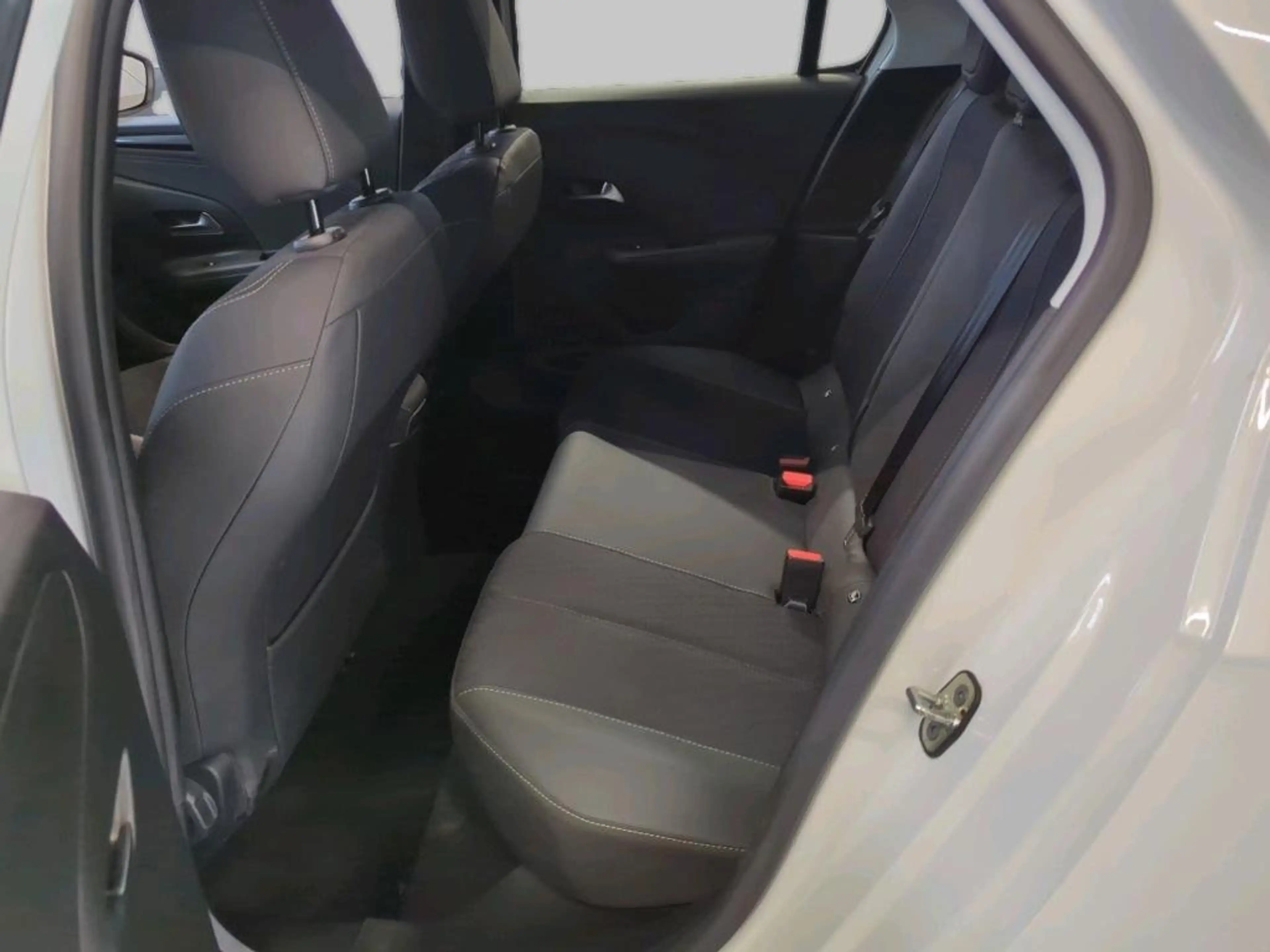 Opel Corsa-e Corsa F e Elegance LED Lane AUT Klima PDC — photo 11