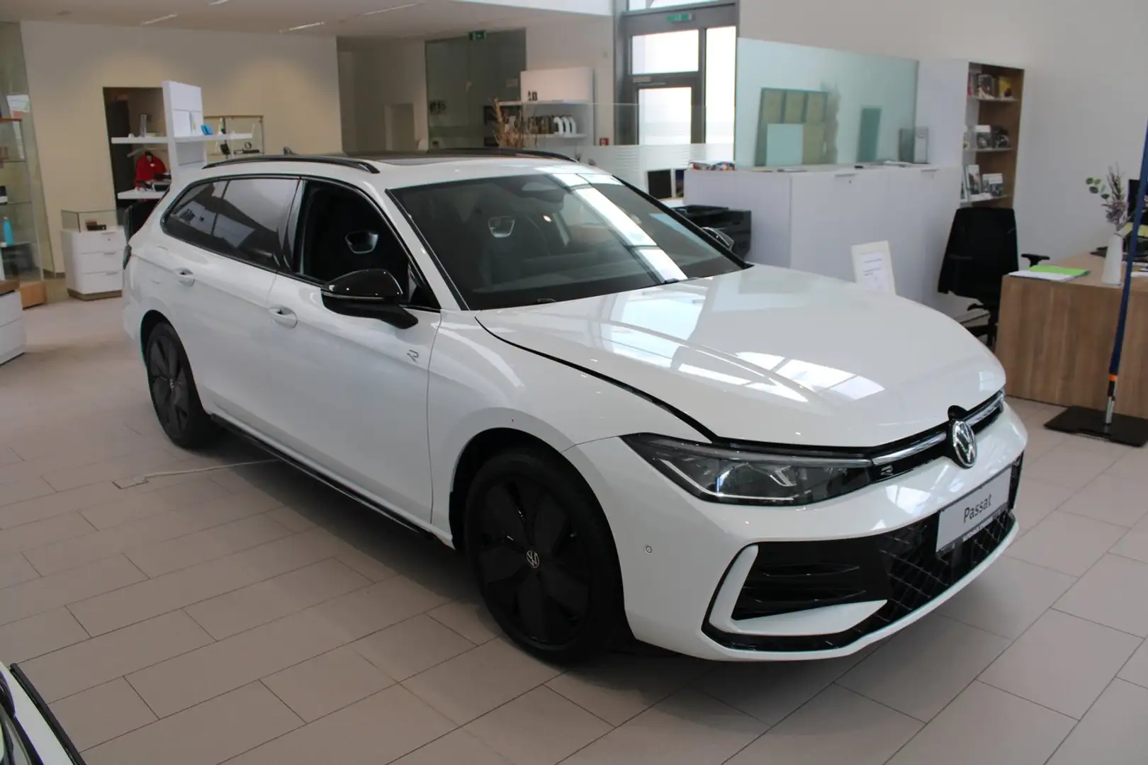 Volkswagen Passat Variant Sport TDI 4MOTION DSG Weiß - 1
