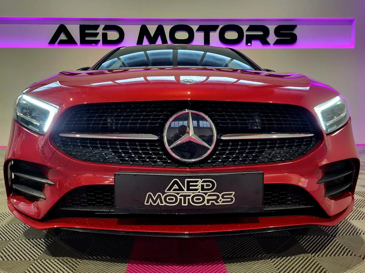 Mercedes-Benz A 180 A 180 Edition AMG LINE Rood - 2