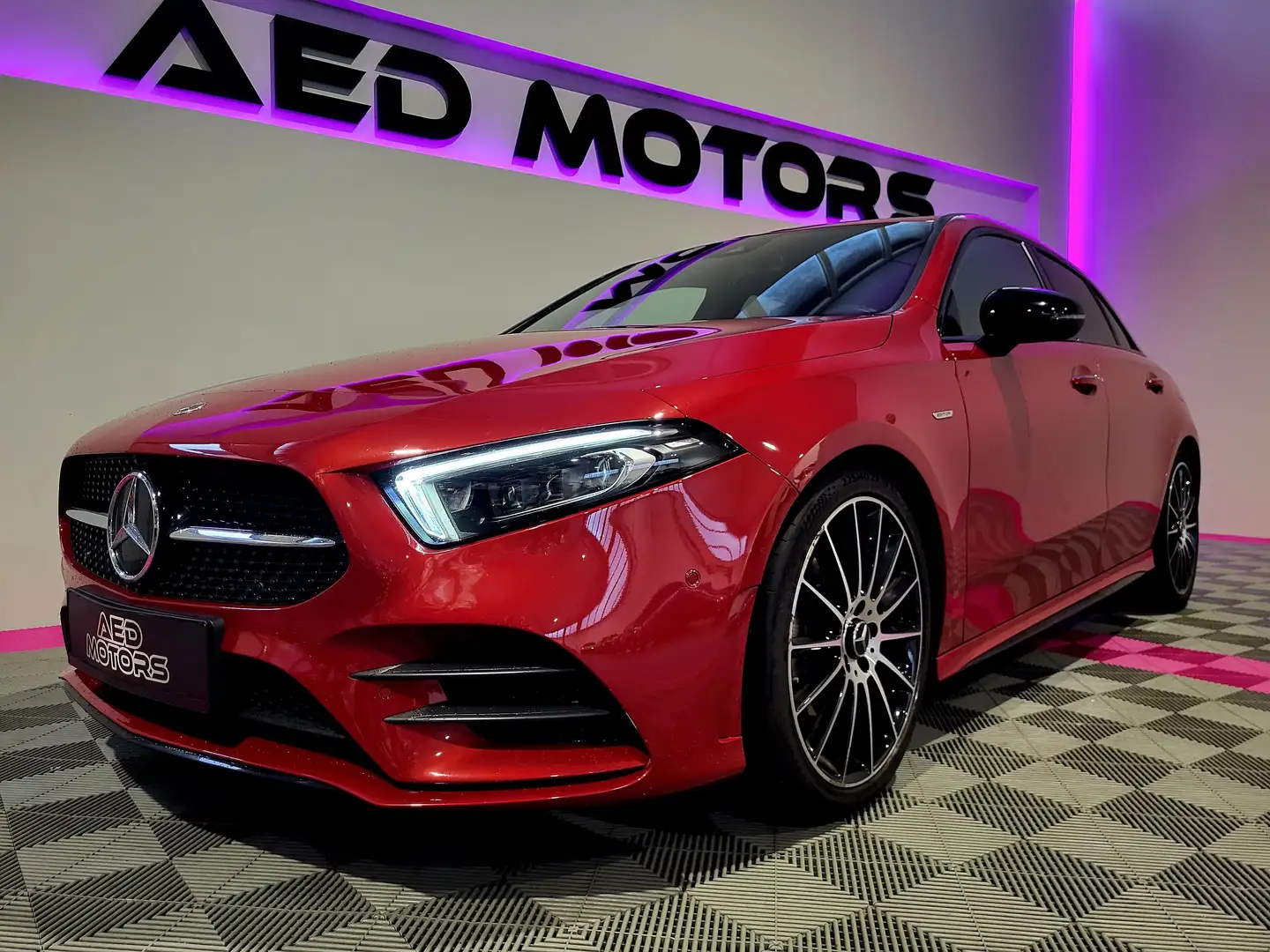 Mercedes-Benz A 180 A 180 Edition AMG LINE Rood - 1
