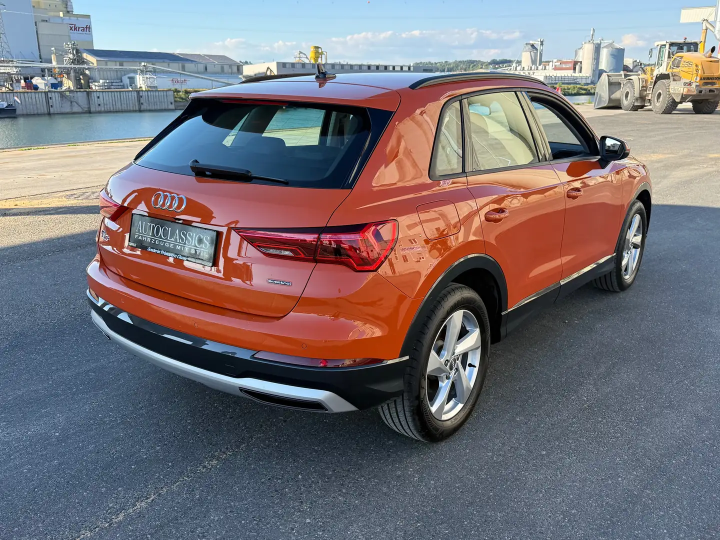 Audi Q3 40 TDI quattro advanced*1.Besitz*Sonderfarbe* Orange - 2