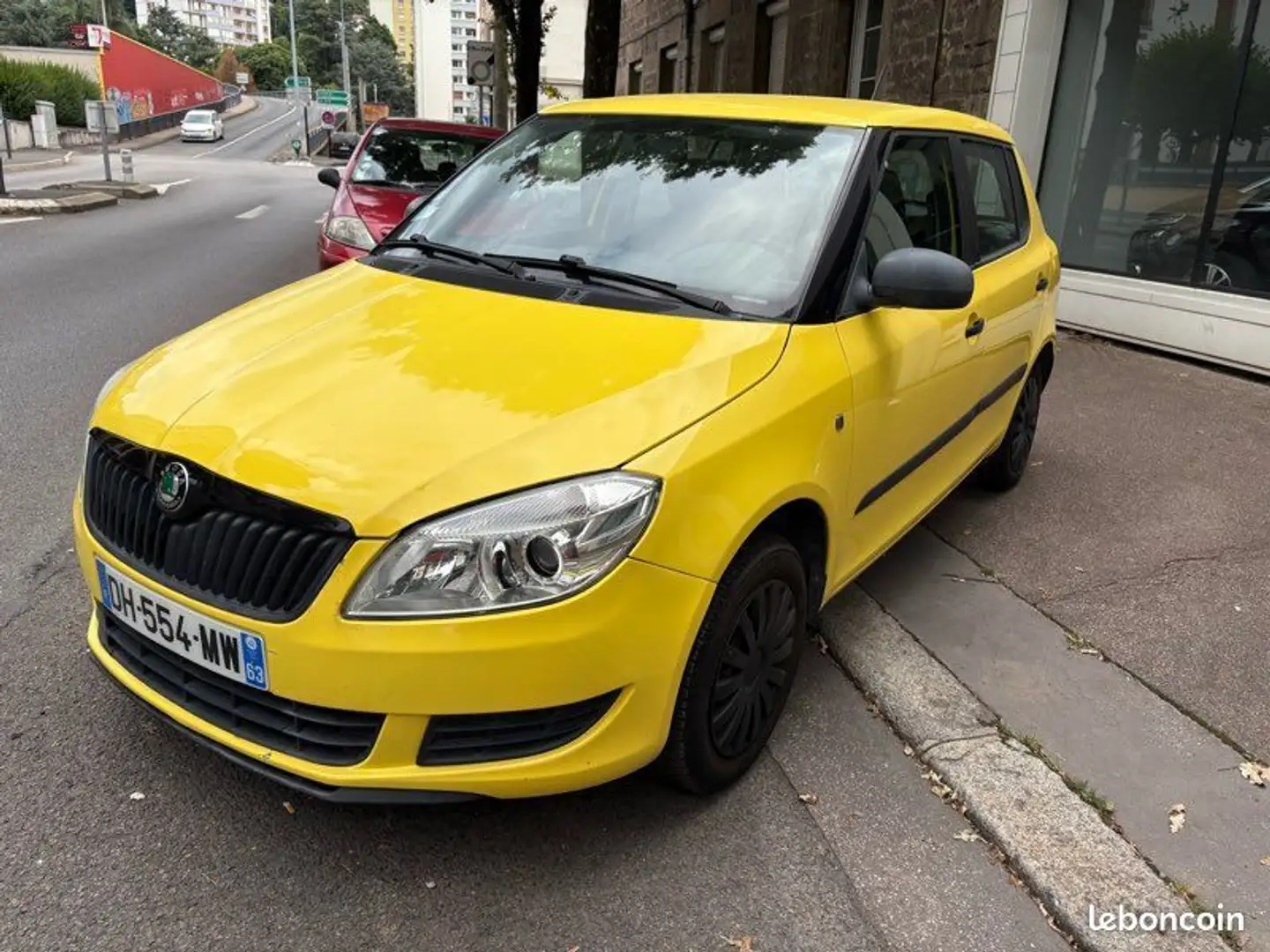 Skoda Fabia 1.2 70 cv style 2014 90000 kms Jaune - 2