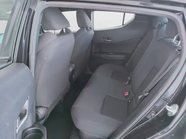 Toyota C-HR view 14