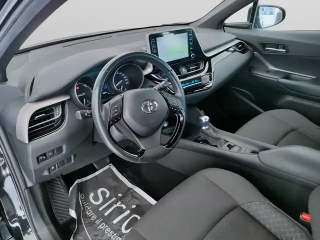 Toyota C-HR view 15