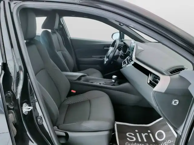 Toyota C-HR view 13