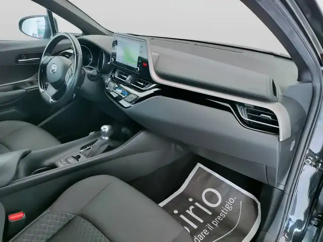 Toyota C-HR view 12