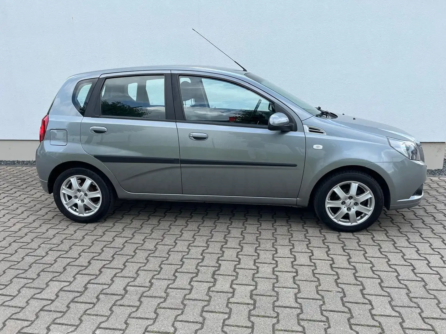 Chevrolet Aveo 1.2 LS Klima Anhängerzugvorrichtung Grau - 2