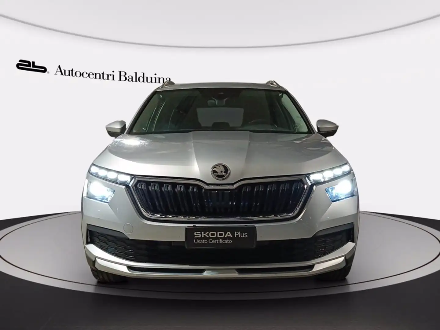 Skoda Kamiq 1.0 tsi scoutline 110cv Gris - 2