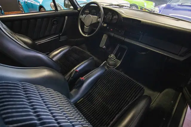Porsche 911 view 12