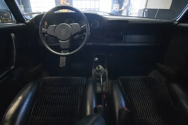 Porsche 911 view 11