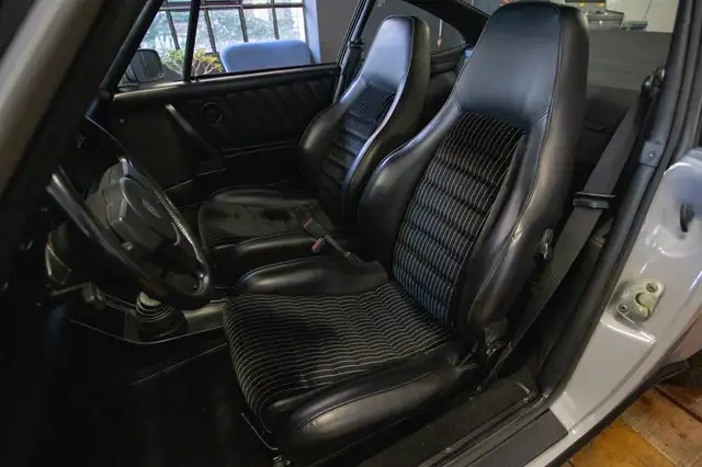 Porsche 911 view 8