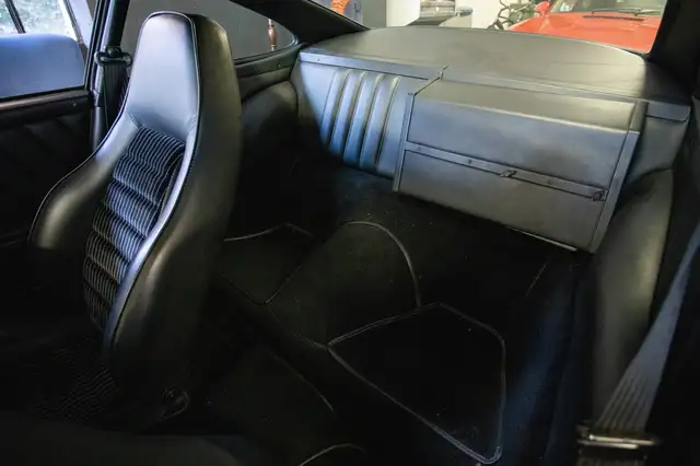 Porsche 911 view 10