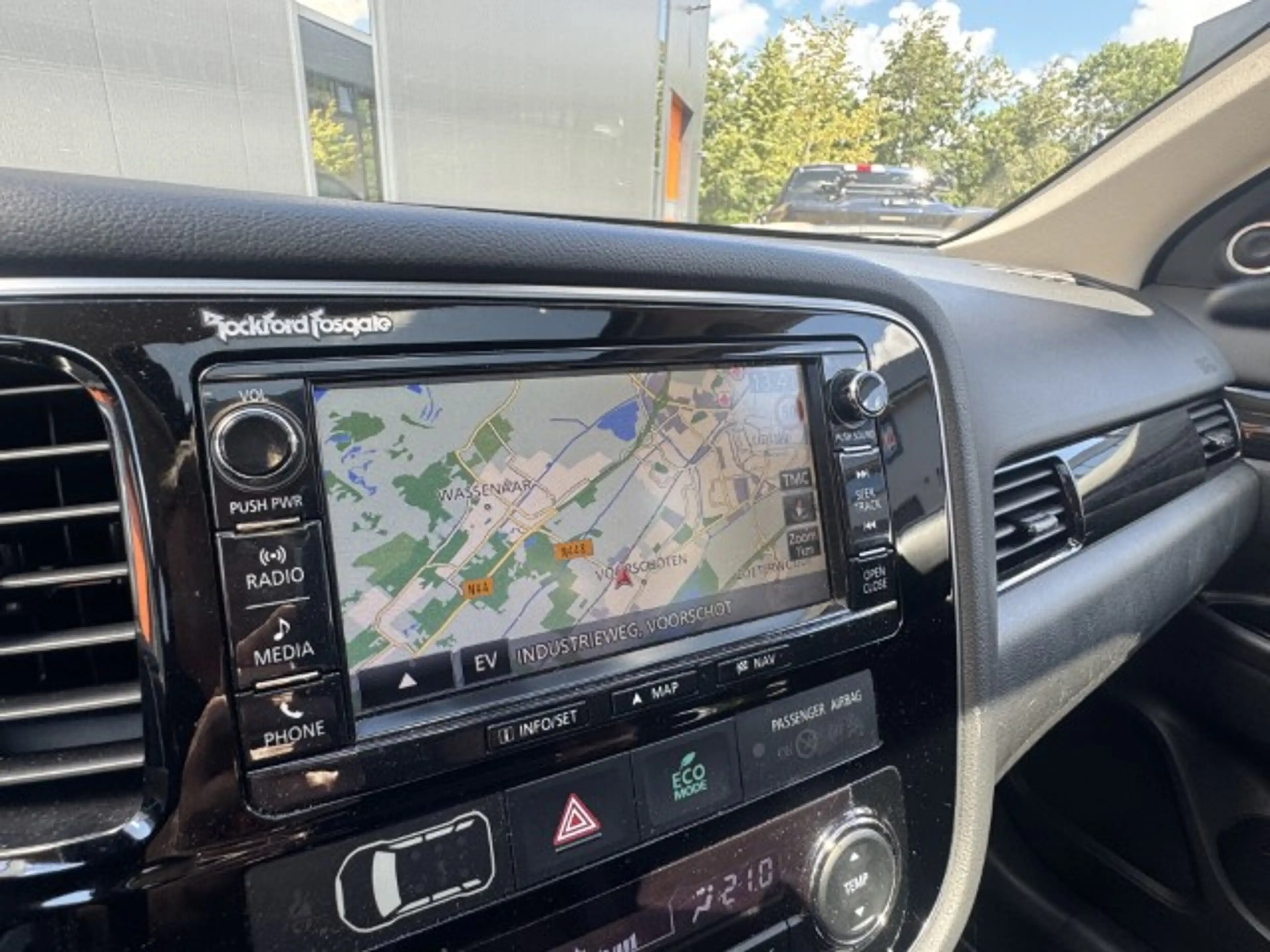 Mitsubishi Outlander 2.0 PHEV Prestige Leer, schdak — photo 15