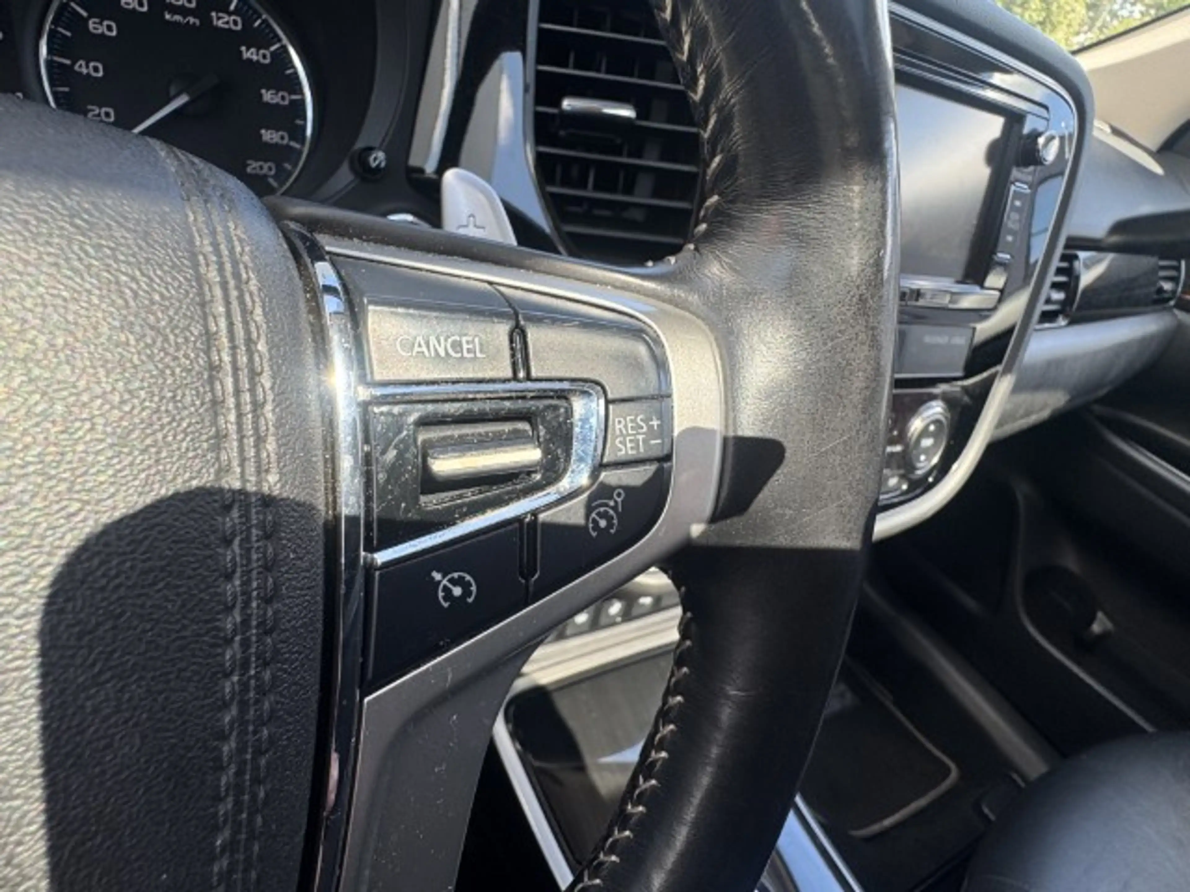 Mitsubishi Outlander 2.0 PHEV Prestige Leer, schdak — photo 13